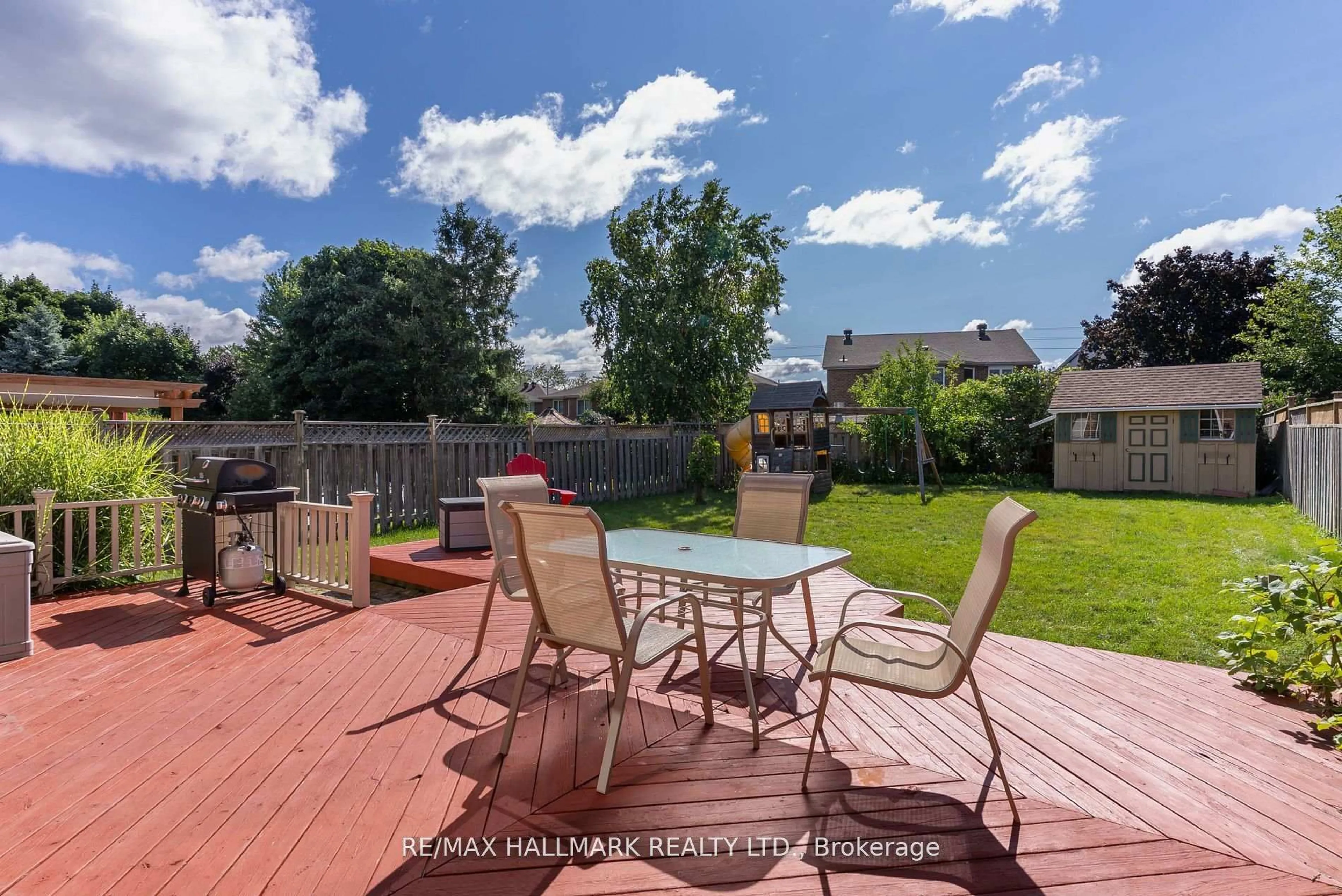 Patio, street for 3294 Thorncrest Dr, Mississauga Ontario L5L 4K6