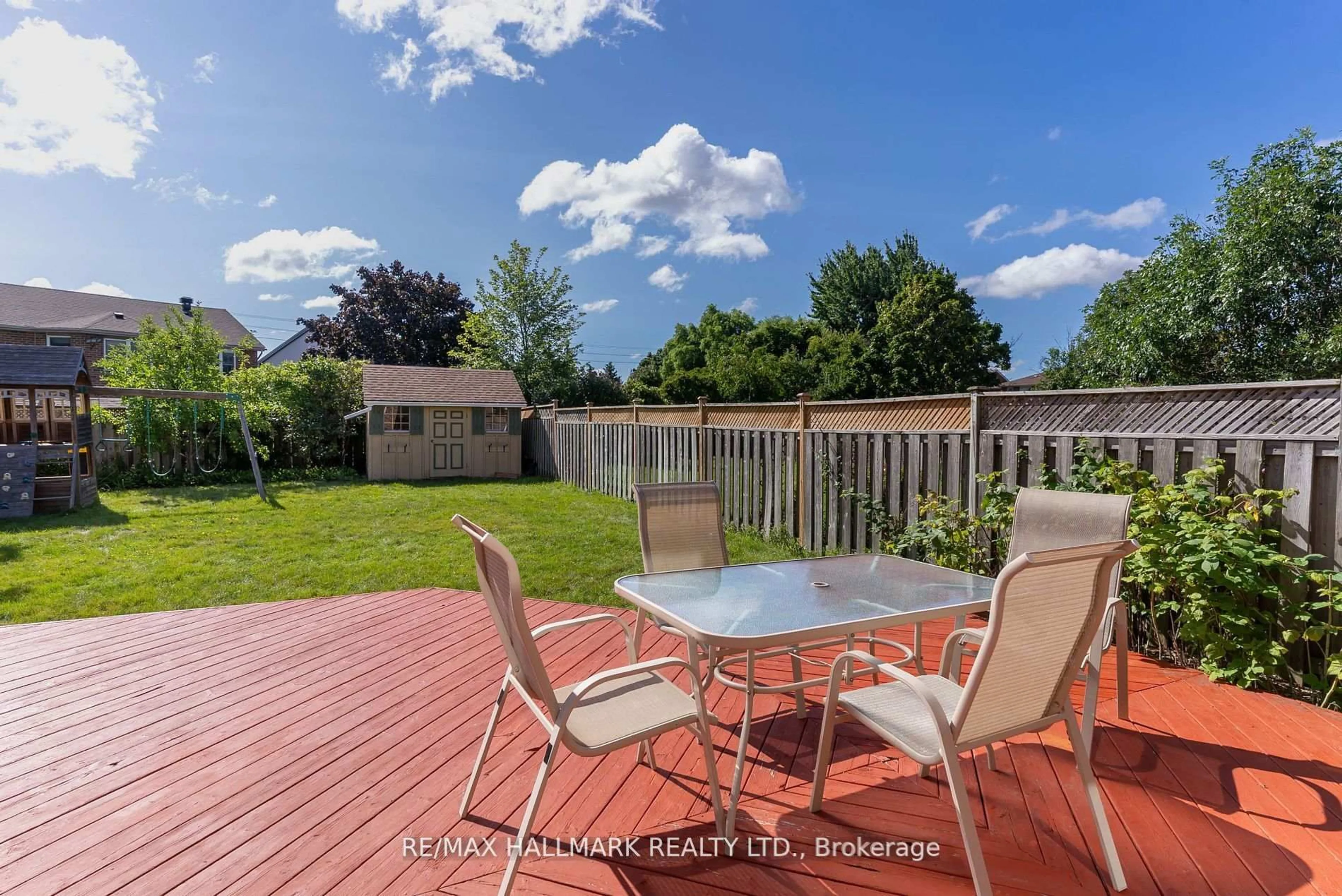 Patio, water/lake/river/ocean view for 3294 Thorncrest Dr, Mississauga Ontario L5L 4K6