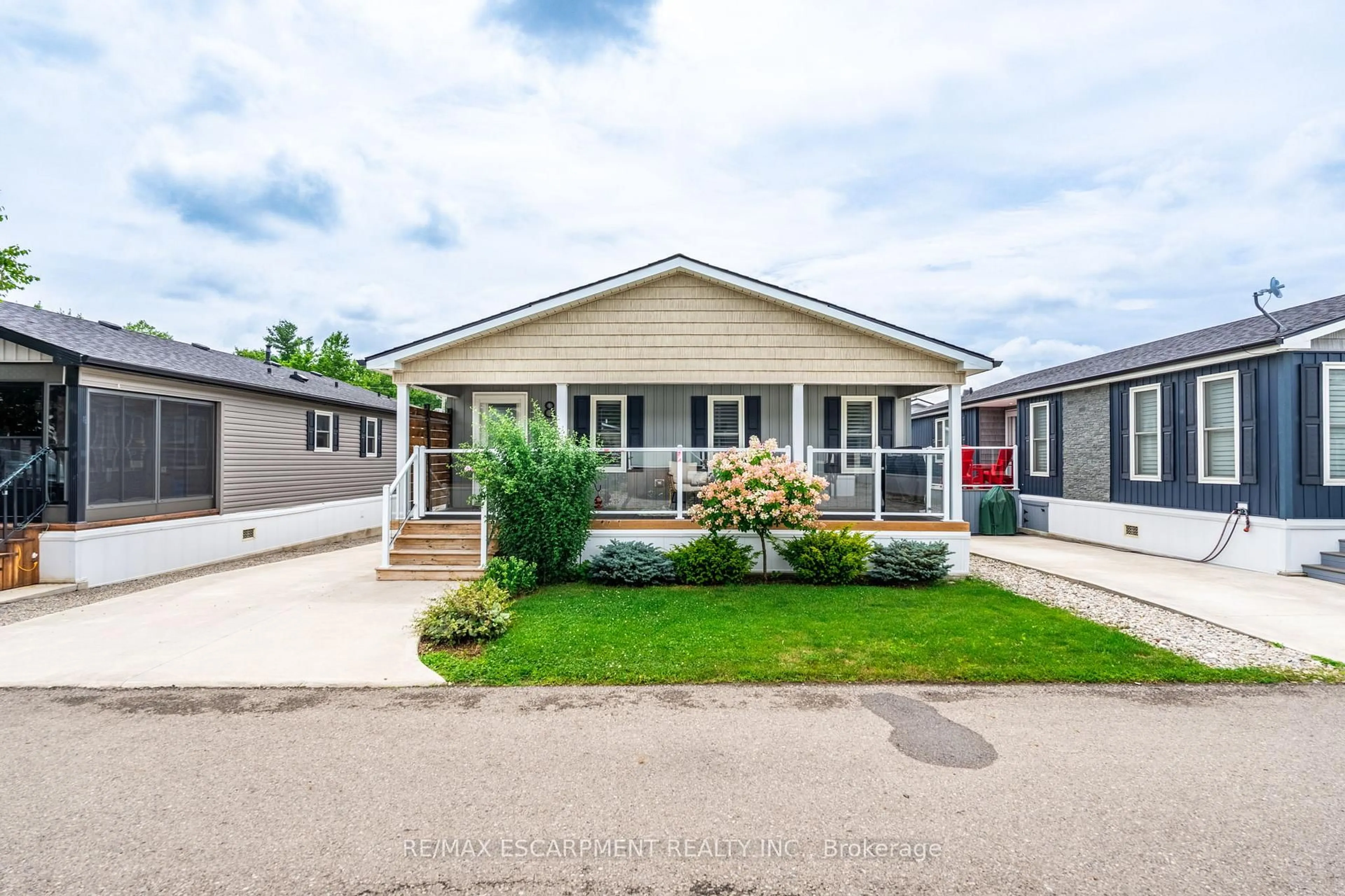 Home with vinyl exterior material, street for 4449 MILBUROUGH Line #8 Poplar, Burlington Ontario L7P 0C5