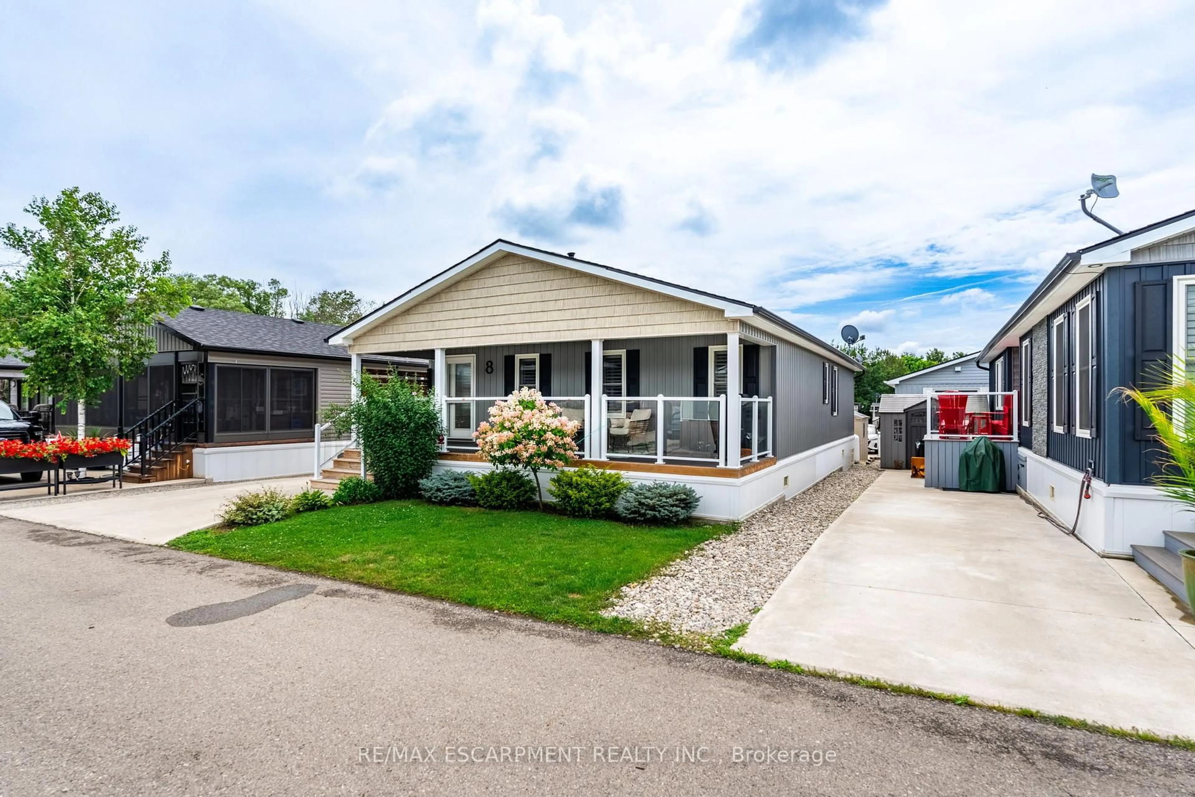 Home with vinyl exterior material, street for 4449 MILBUROUGH Line #8 Poplar, Burlington Ontario L7P 0C5