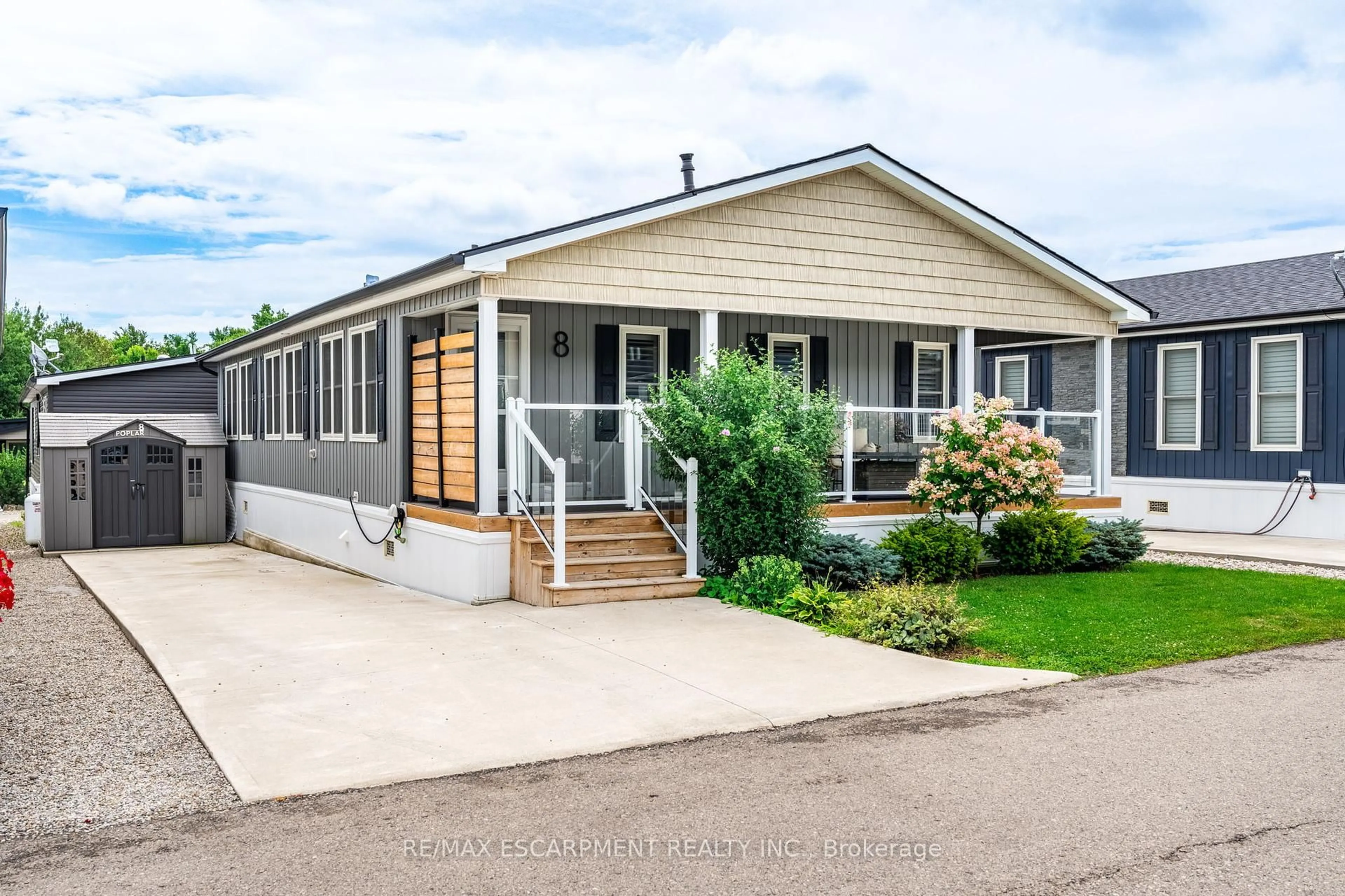 Home with vinyl exterior material, street for 4449 MILBUROUGH Line #8 Poplar, Burlington Ontario L7P 0C5