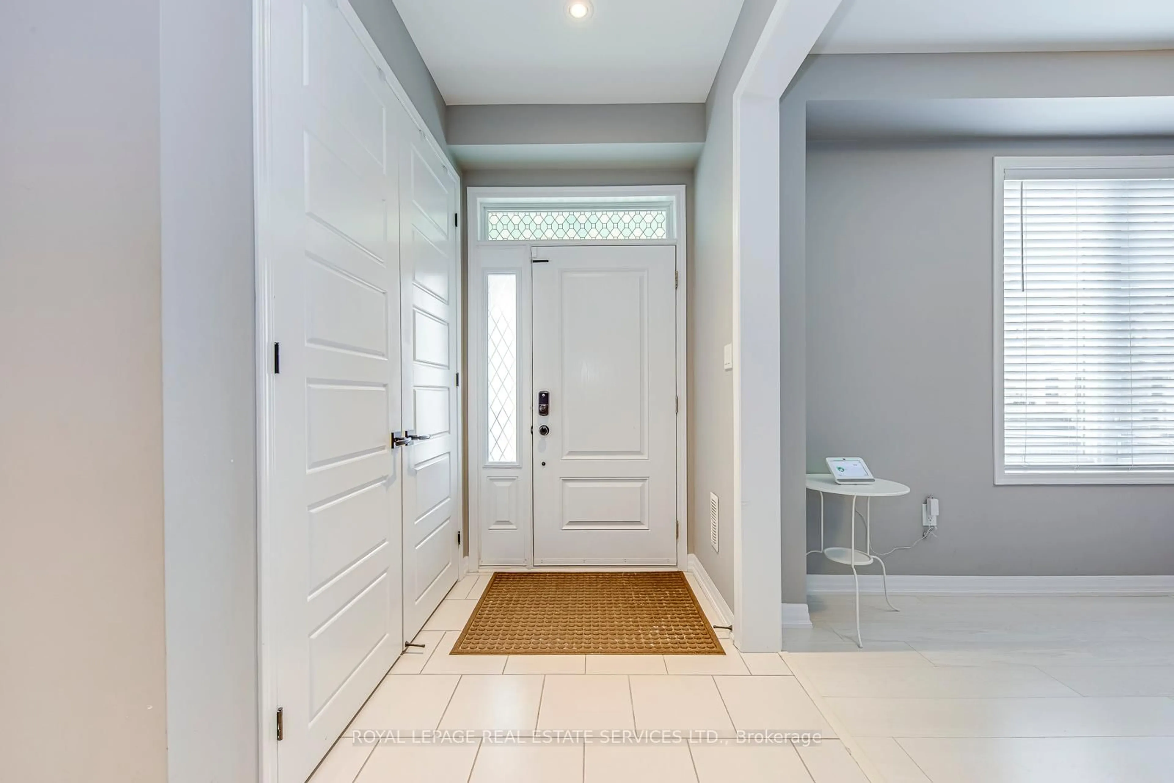 Indoor entryway for 3344 Erasmum St, Oakville Ontario L6M 1S3