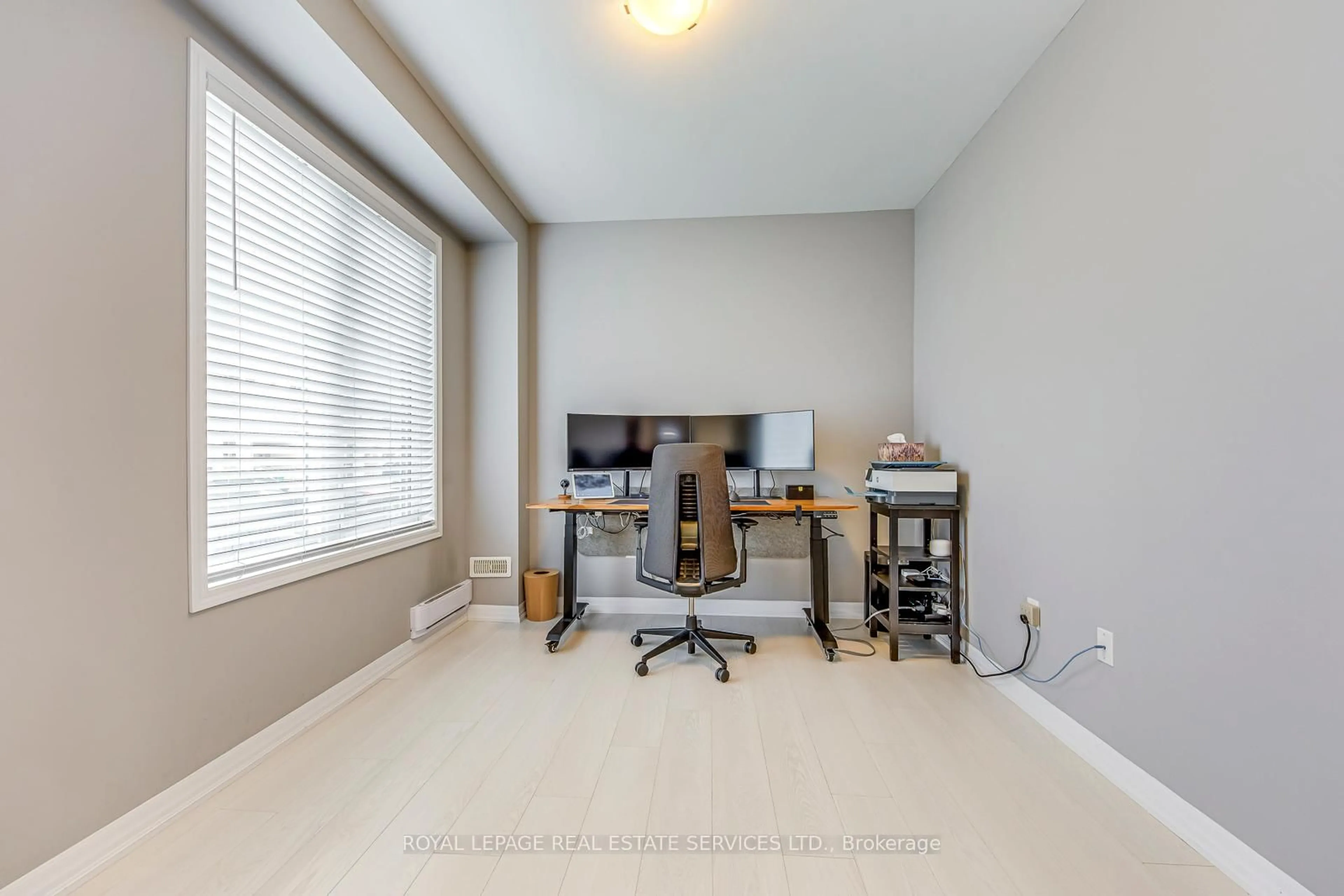 A pic of a room for 3344 Erasmum St, Oakville Ontario L6M 1S3