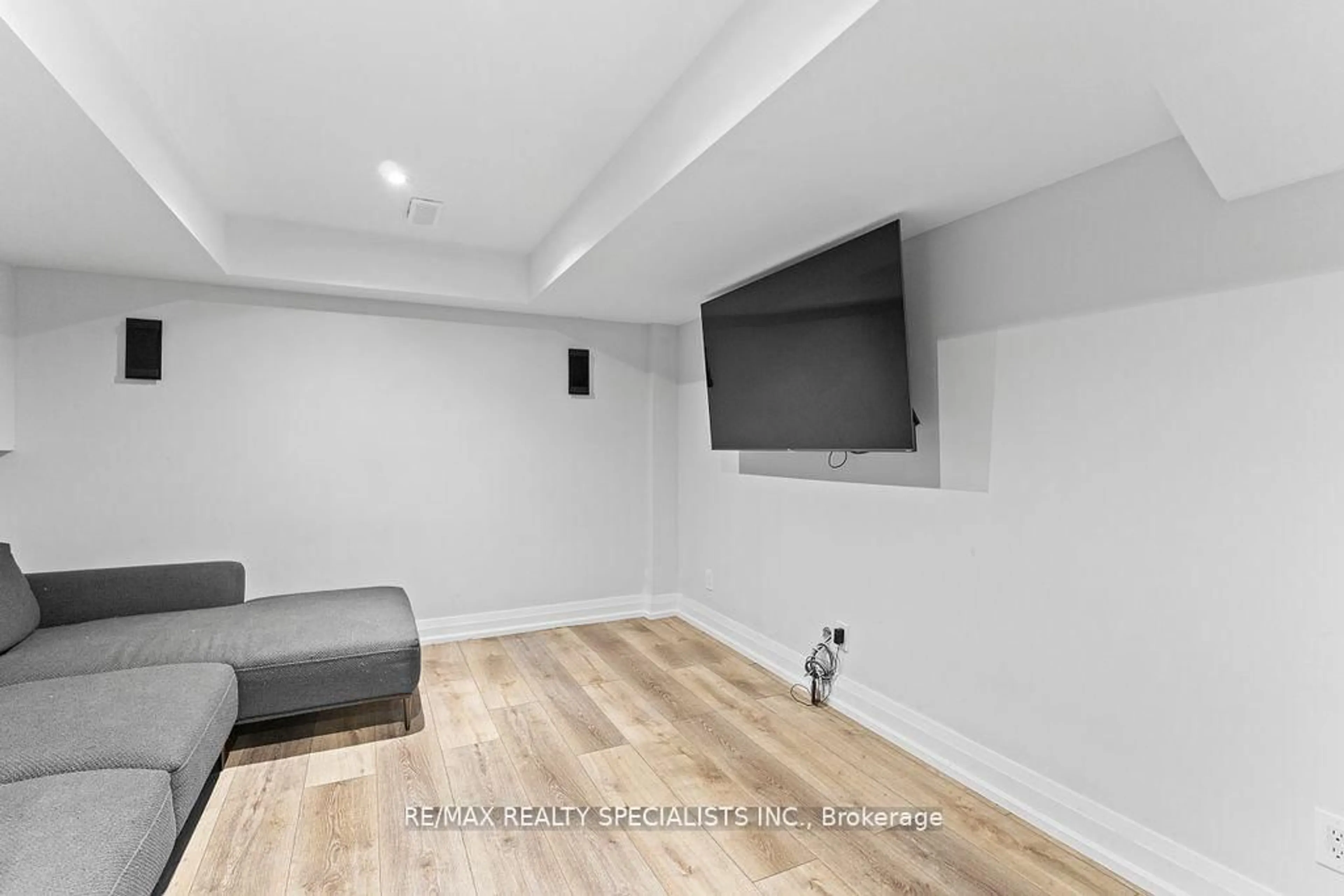 Home theater for 6 Islington Dr, Brampton Ontario L6P 3A5