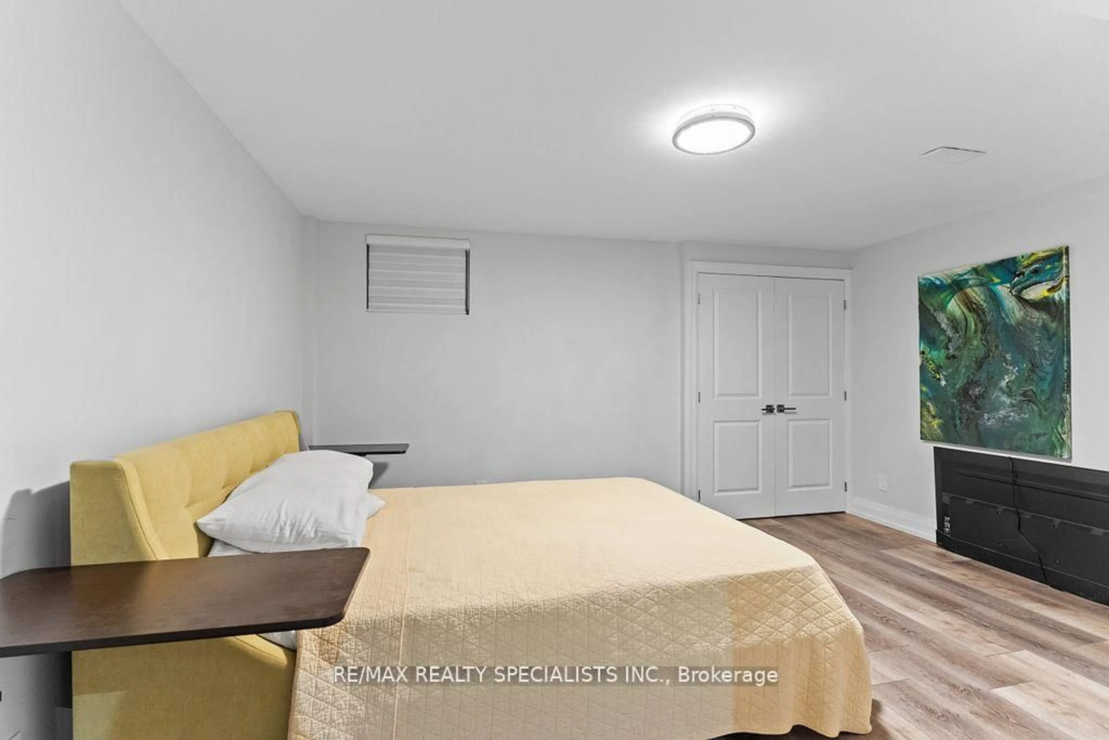 A pic of a room for 6 Islington Dr, Brampton Ontario L6P 3A5