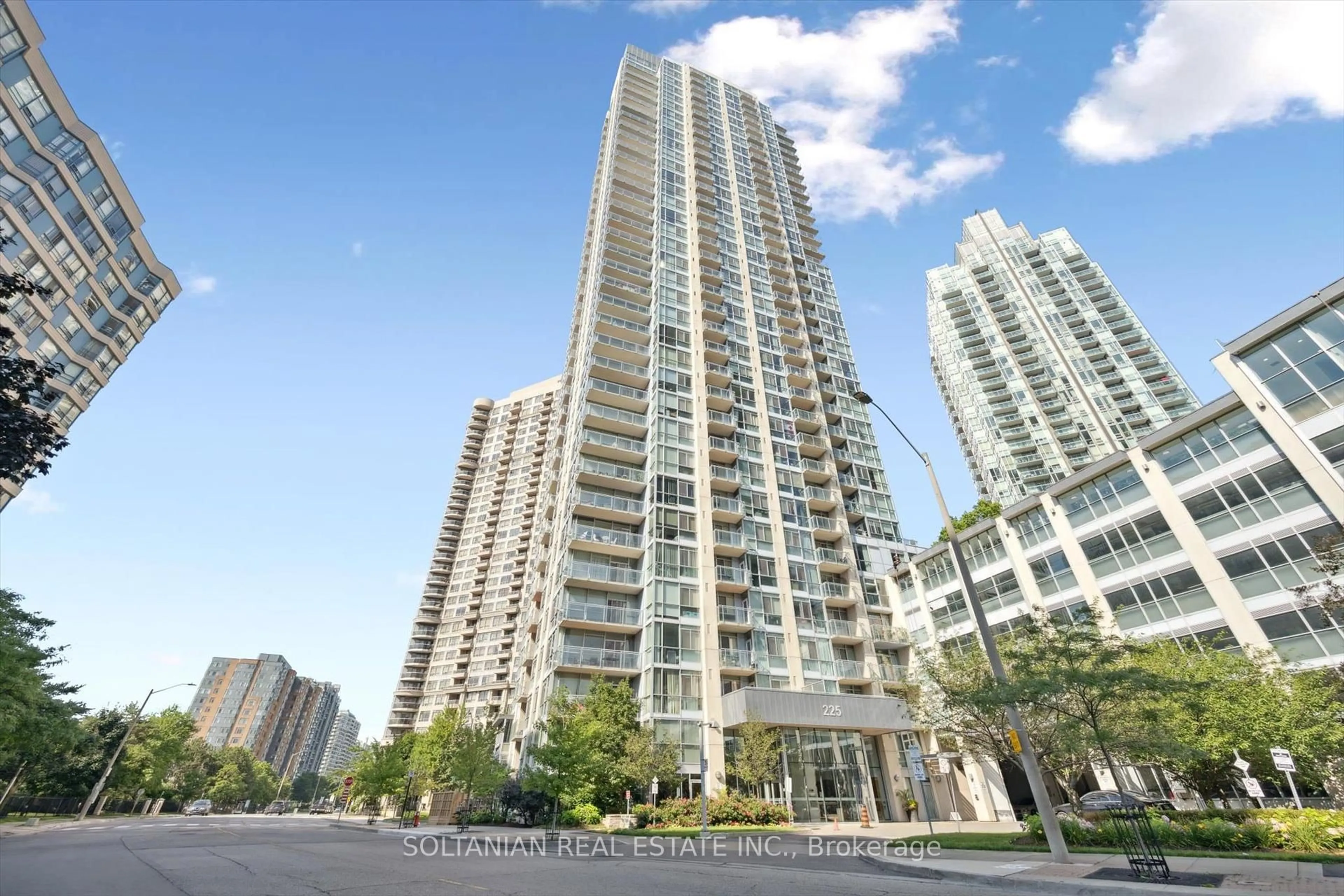 Patio, unknown for 225 Webb Dr #1004, Mississauga Ontario L5B 4P2