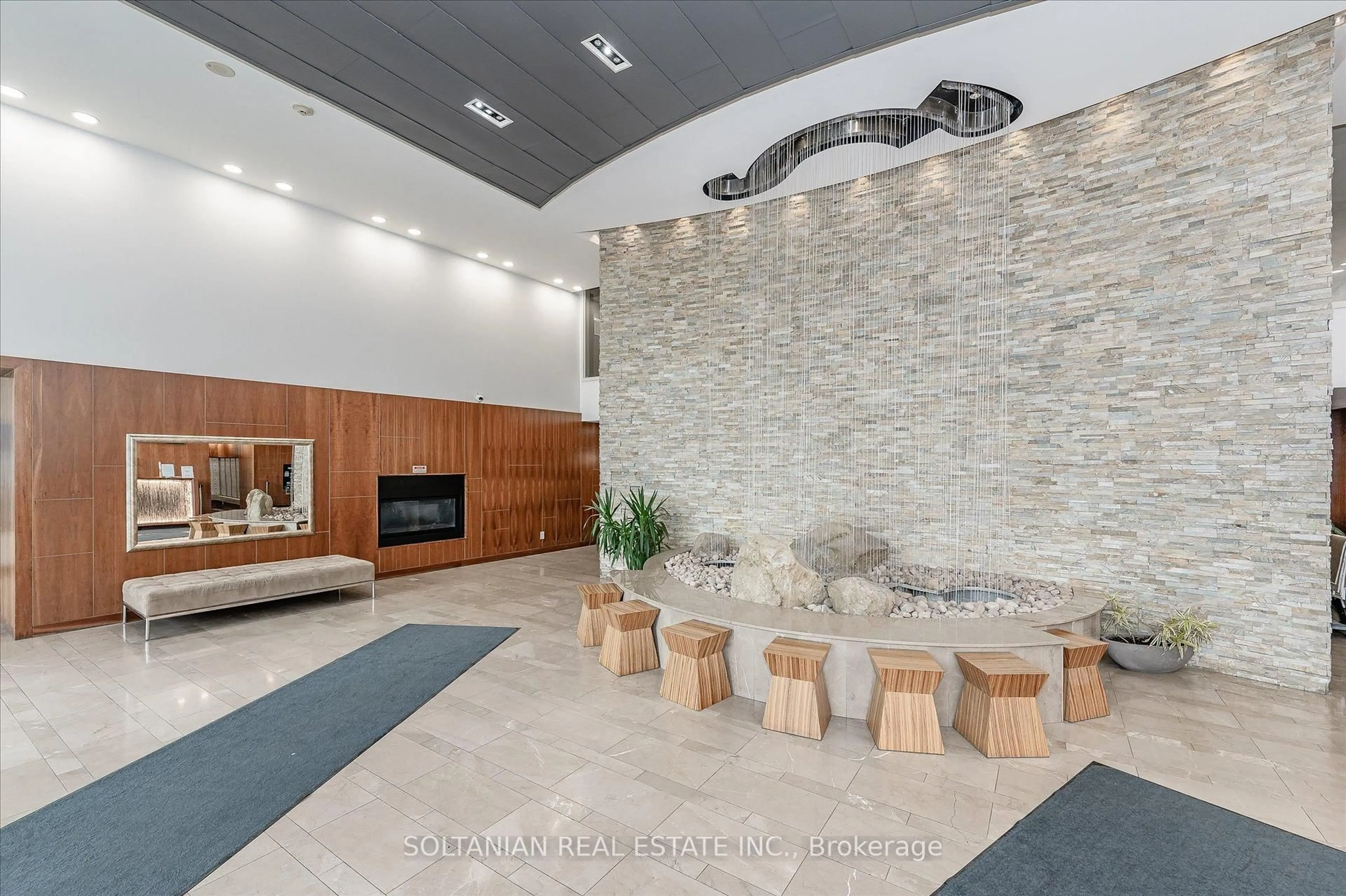 Lobby for 225 Webb Dr #1004, Mississauga Ontario L5B 4P2