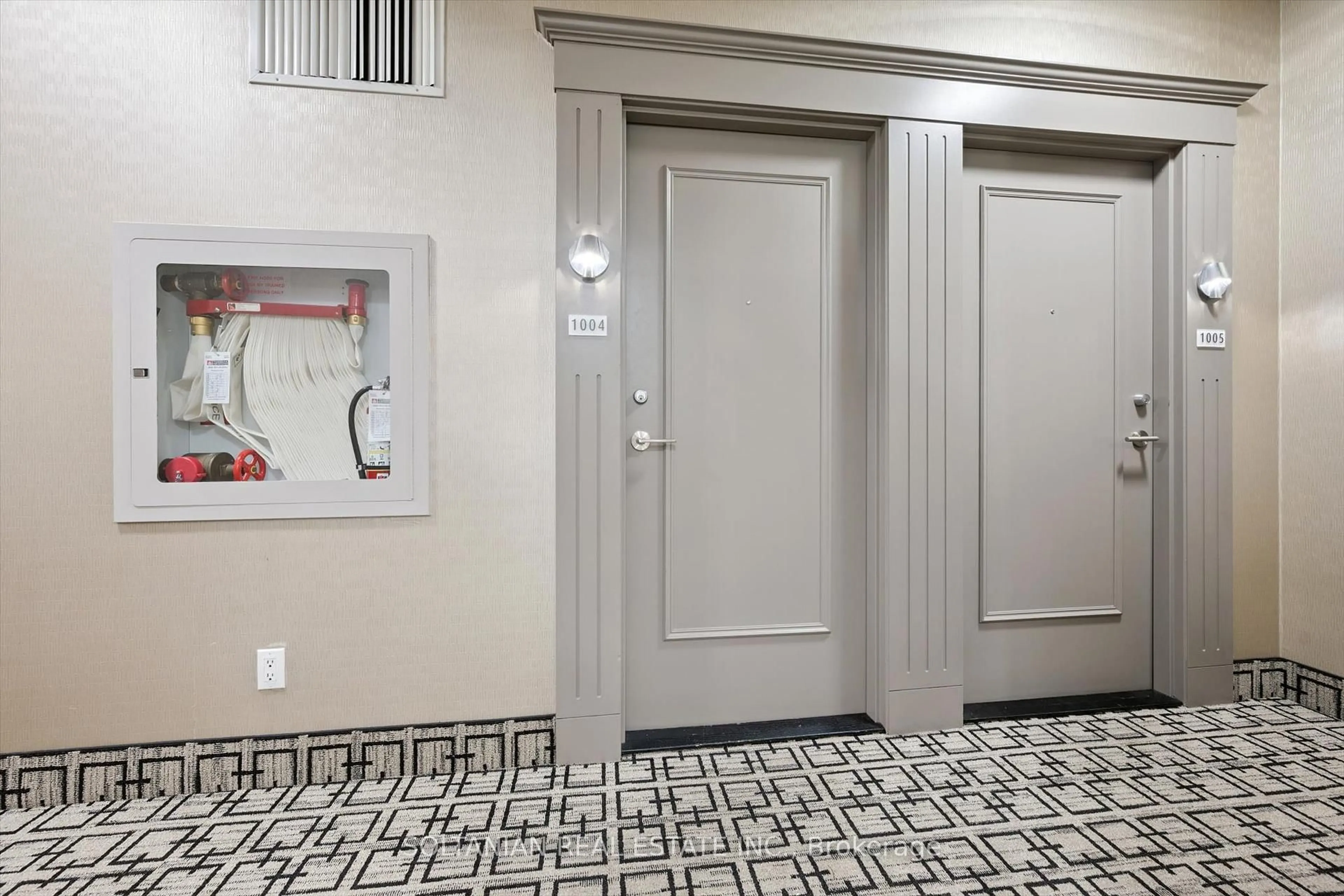 Indoor foyer for 225 Webb Dr #1004, Mississauga Ontario L5B 4P2