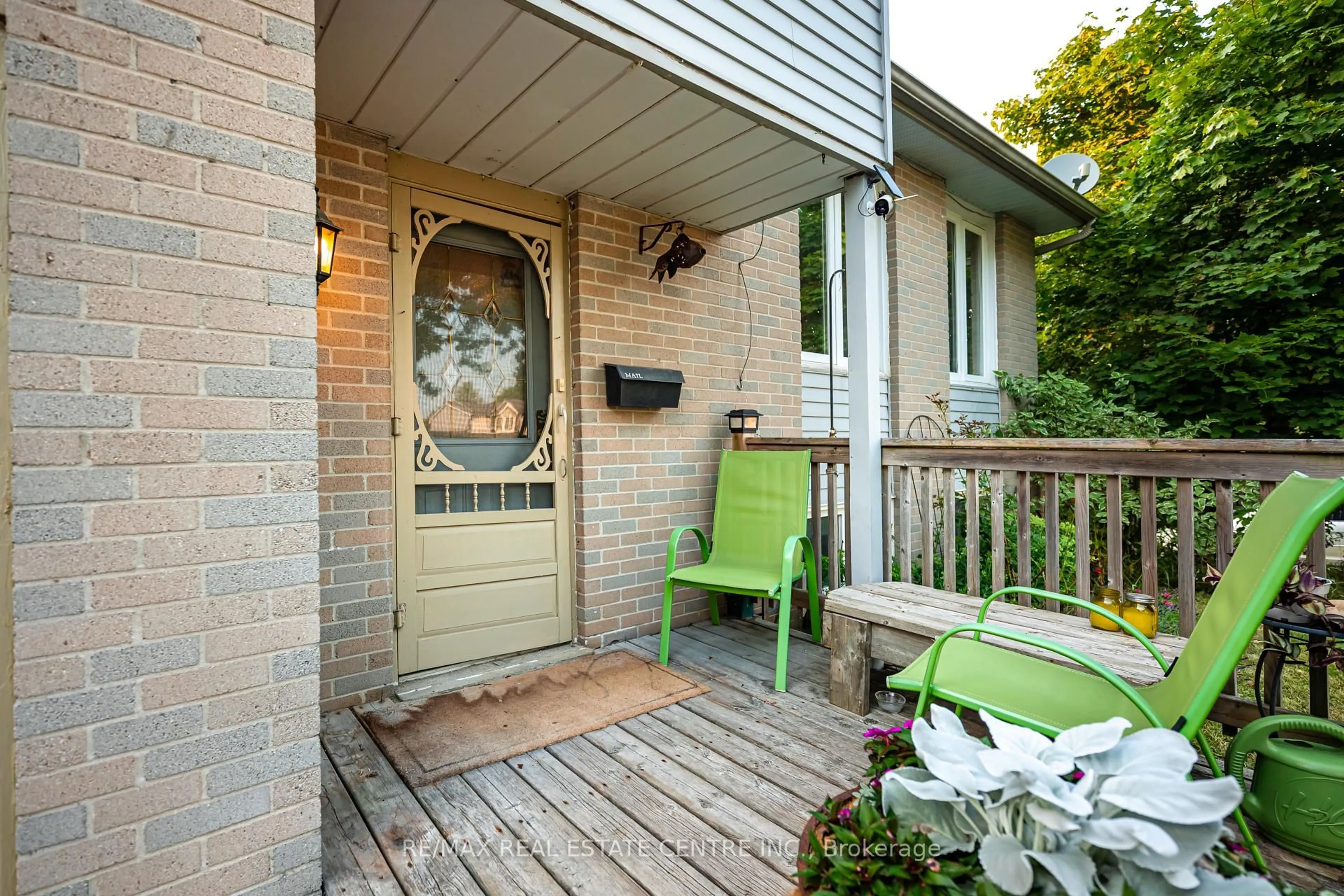 Patio, street for 83 Brenda Blvd, Orangeville Ontario L9W 3L3