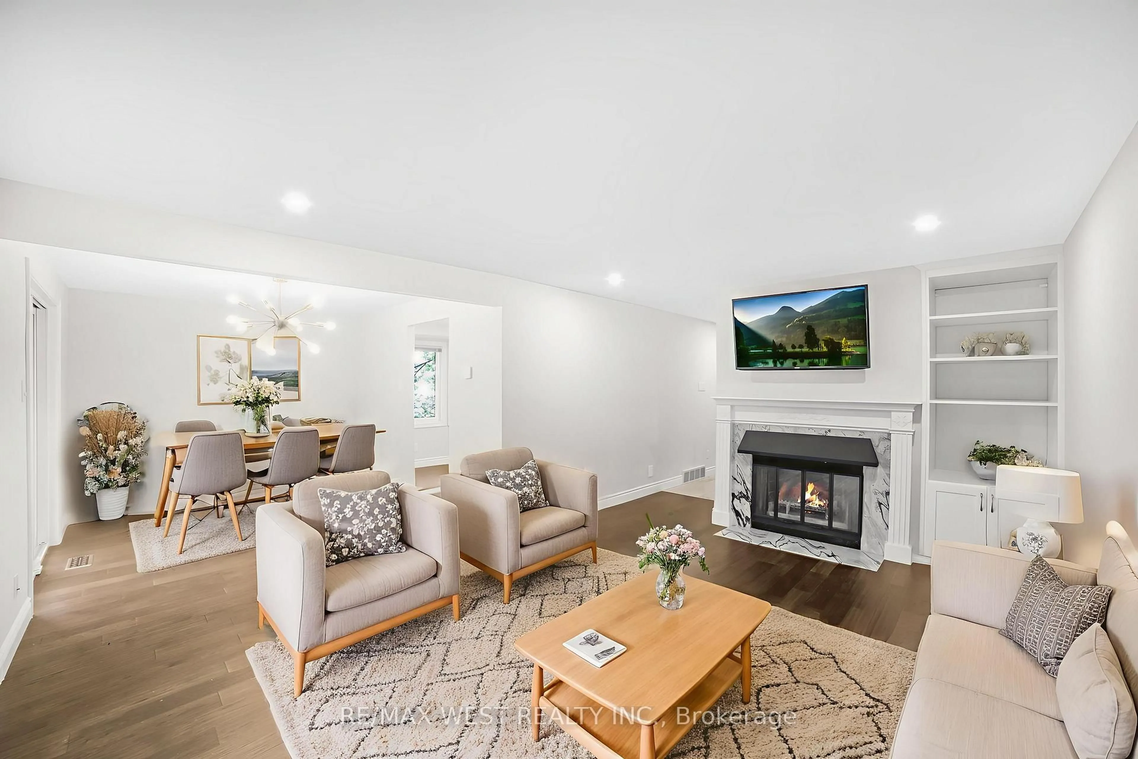 Living room with furniture, unknown for 1513 Upper Middle Rd #3, Burlington Ontario L7P 4M5