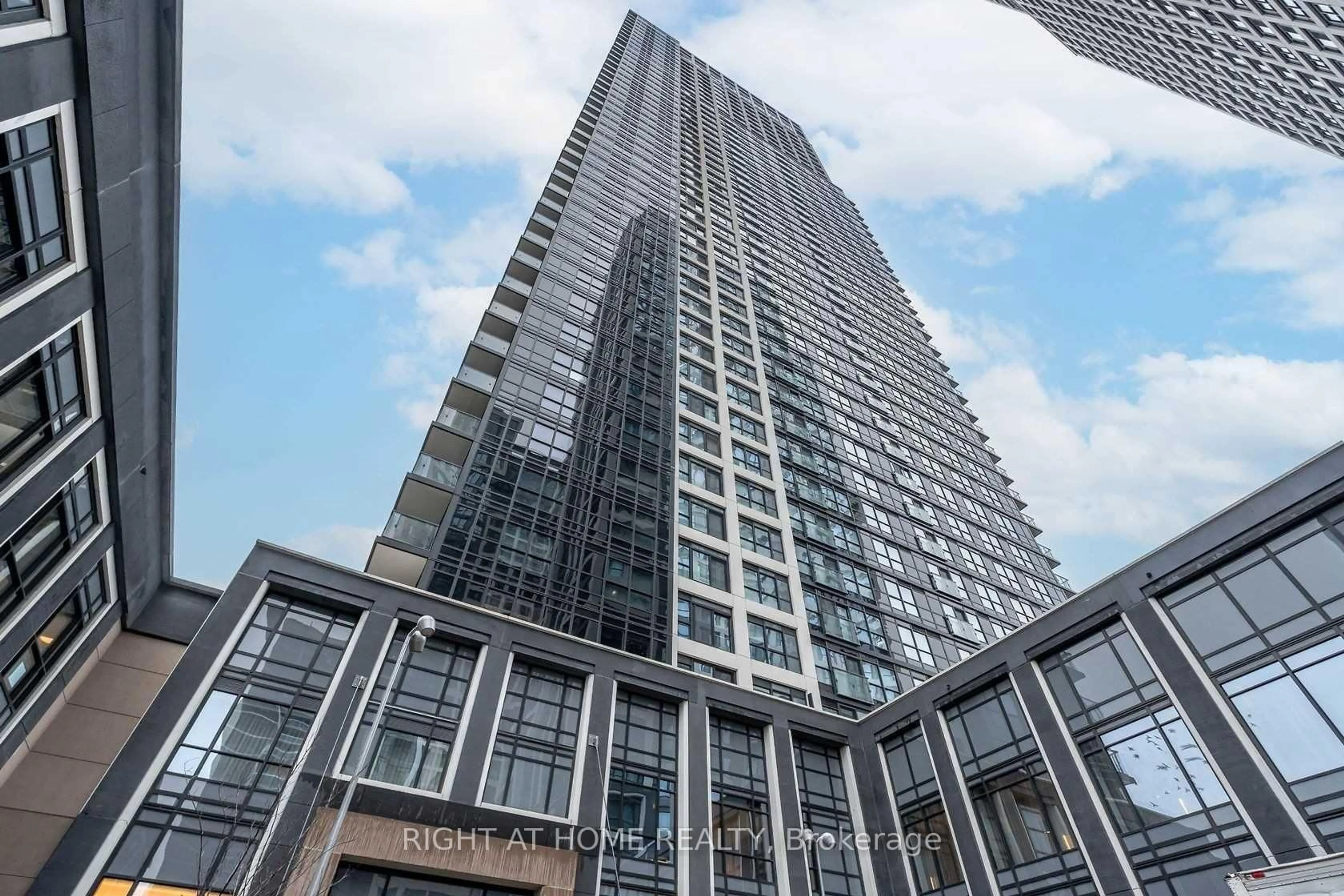 Indoor foyer for 5 Mabelle Ave #3128, Toronto Ontario M9A 4Y1