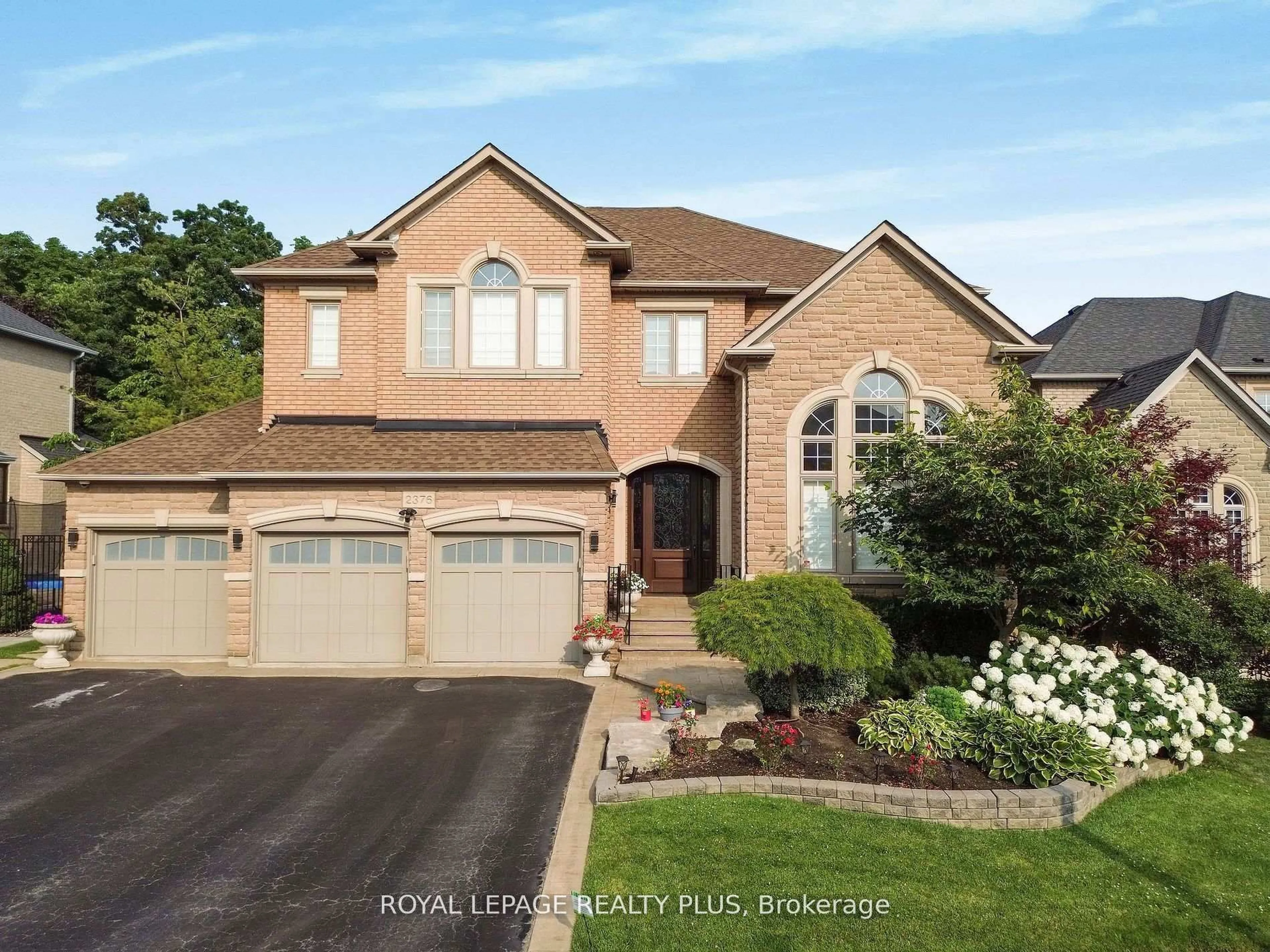 Home with brick exterior material, street for 2376 Valley Forest Way, Oakville Ontario L6H 6W9
