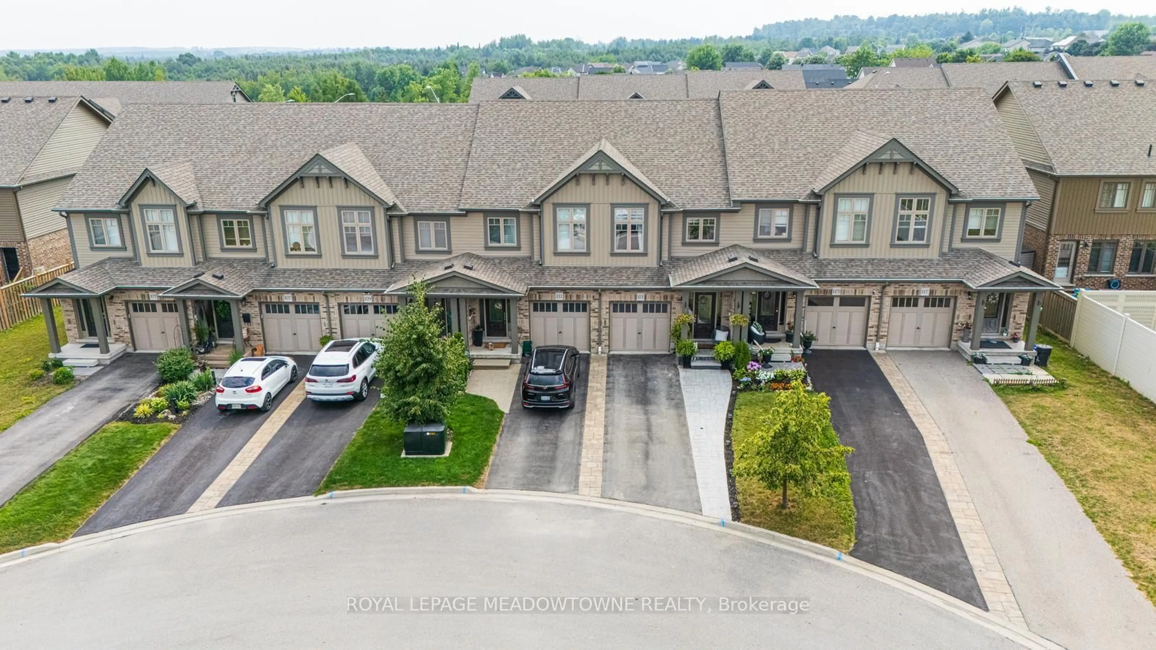 A pic from outside/outdoor area/front of a property/back of a property/a pic from drone, mountain view for 113 Winterton Crt, Orangeville Ontario L9W 6Z7