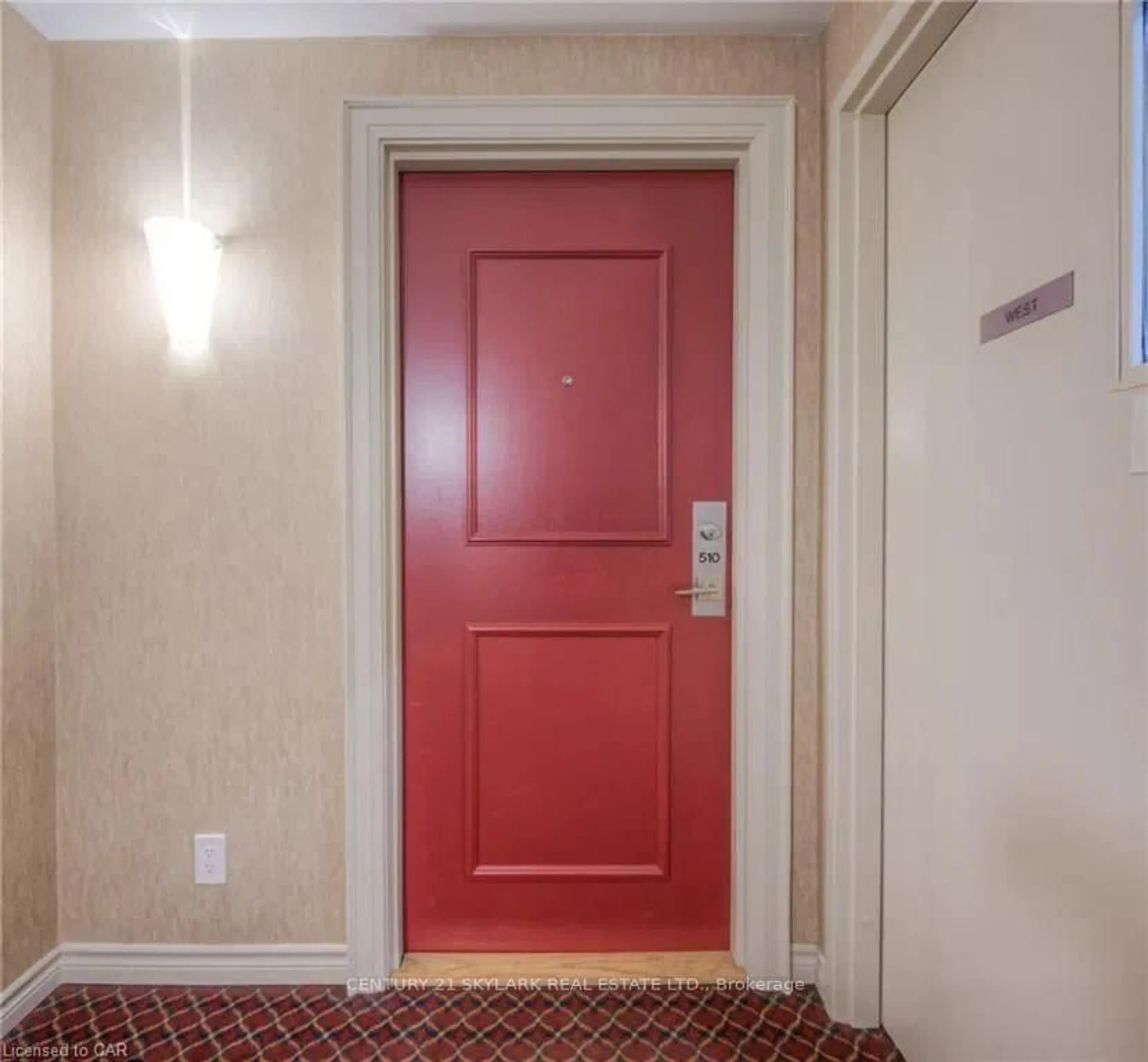Indoor foyer for 483 Faith Dr #510, Mississauga Ontario L5R 0A1