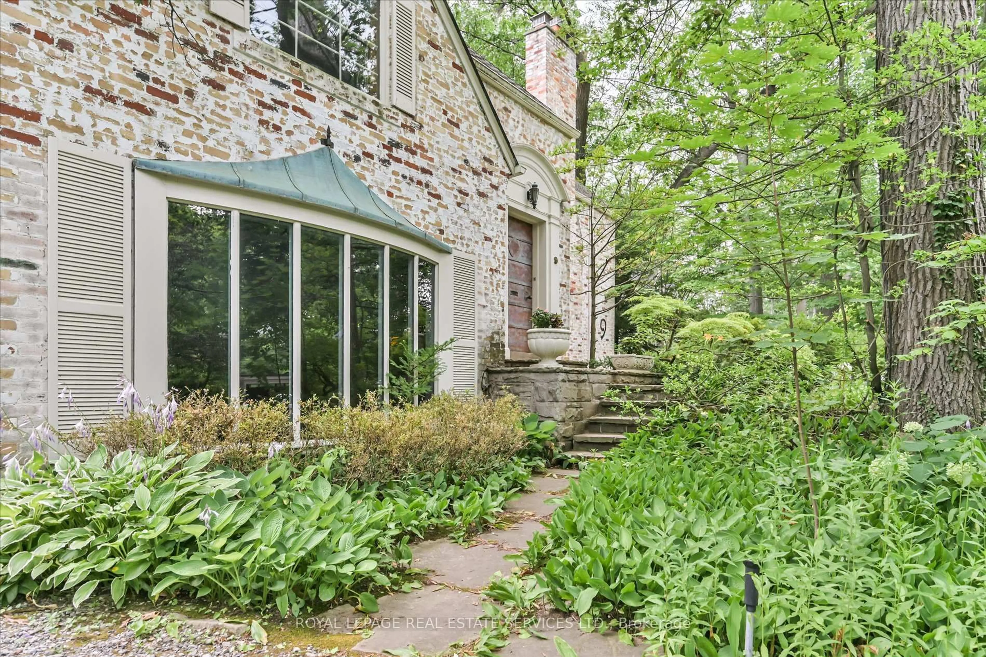Unknown for 9 Edenbridge Dr, Toronto Ontario M9A 3E8