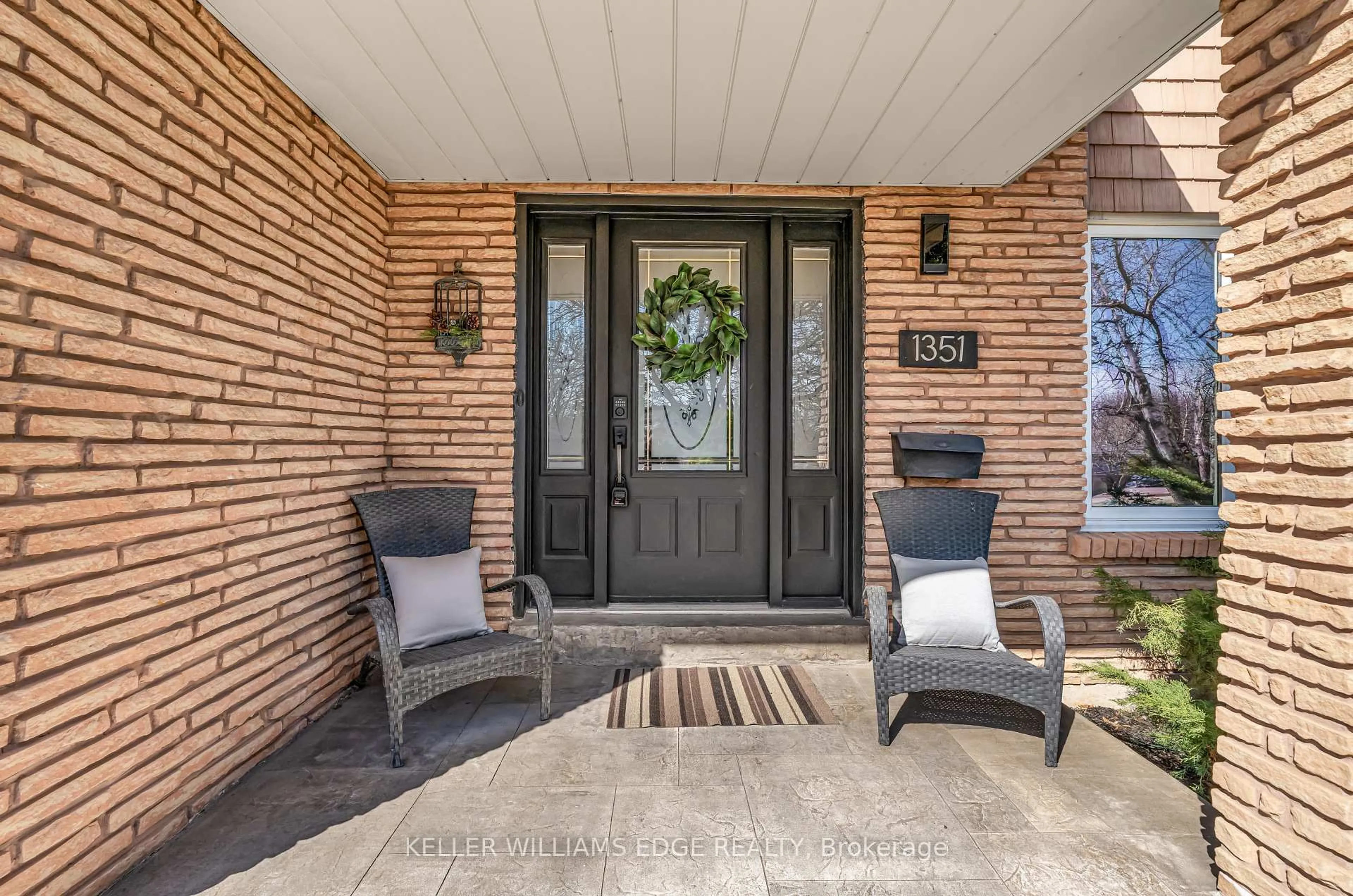 Indoor entryway for 1351 Bryanston Crt, Burlington Ontario L7P 3N7