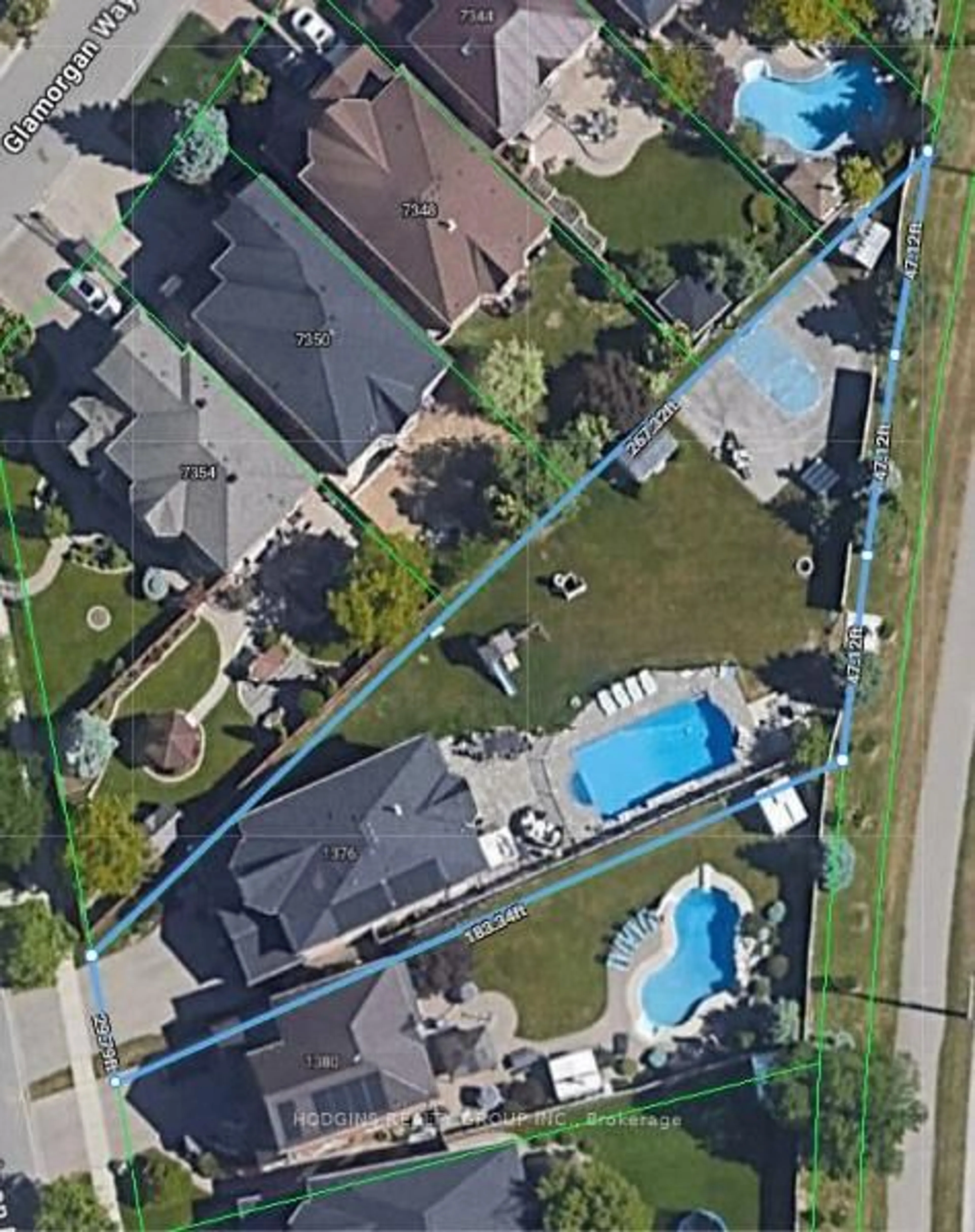 A pic from outside/outdoor area/front of a property/back of a property/a pic from drone, unknown for 1376 Avon Dr, Mississauga Ontario L5N 7Z3