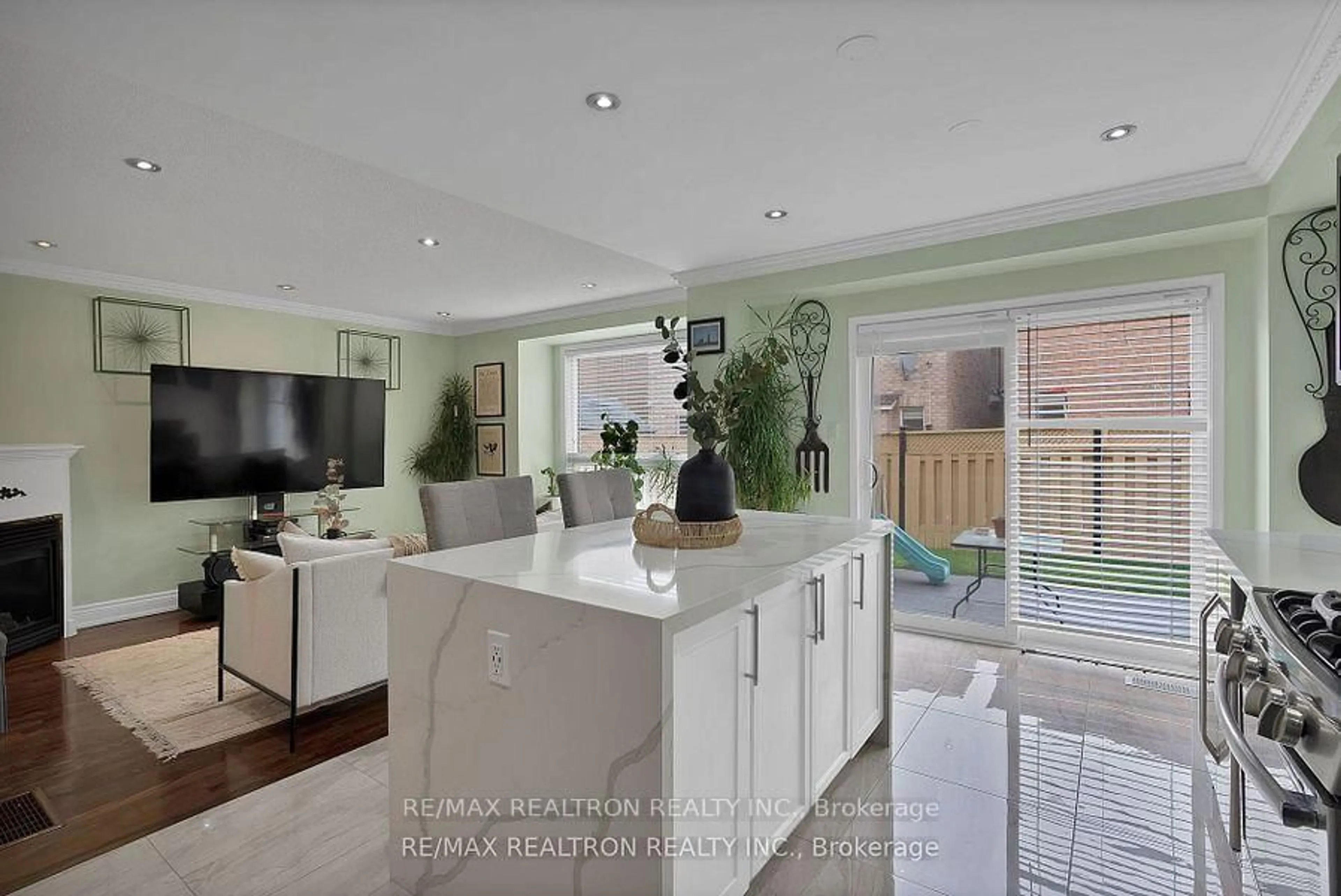 Open concept kitchen, ceramic/tile floor for 18 Chestermere Cres, Brampton Ontario L7A 2E3