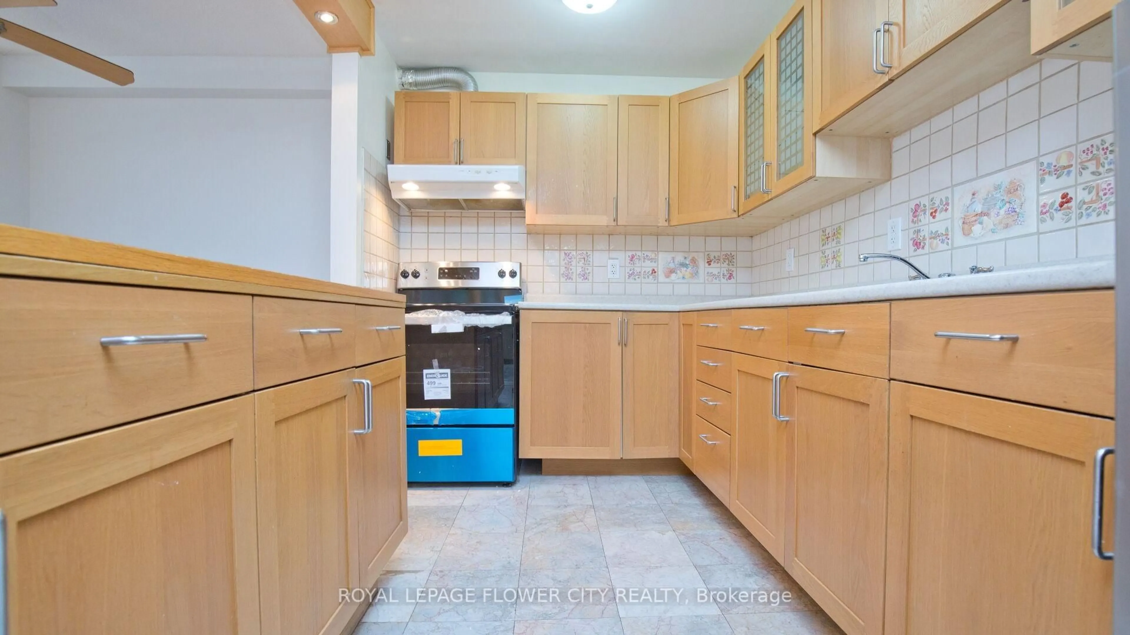 Standard kitchen, unknown for 345 Driftwood Ave #207, Toronto Ontario M3N 2P4