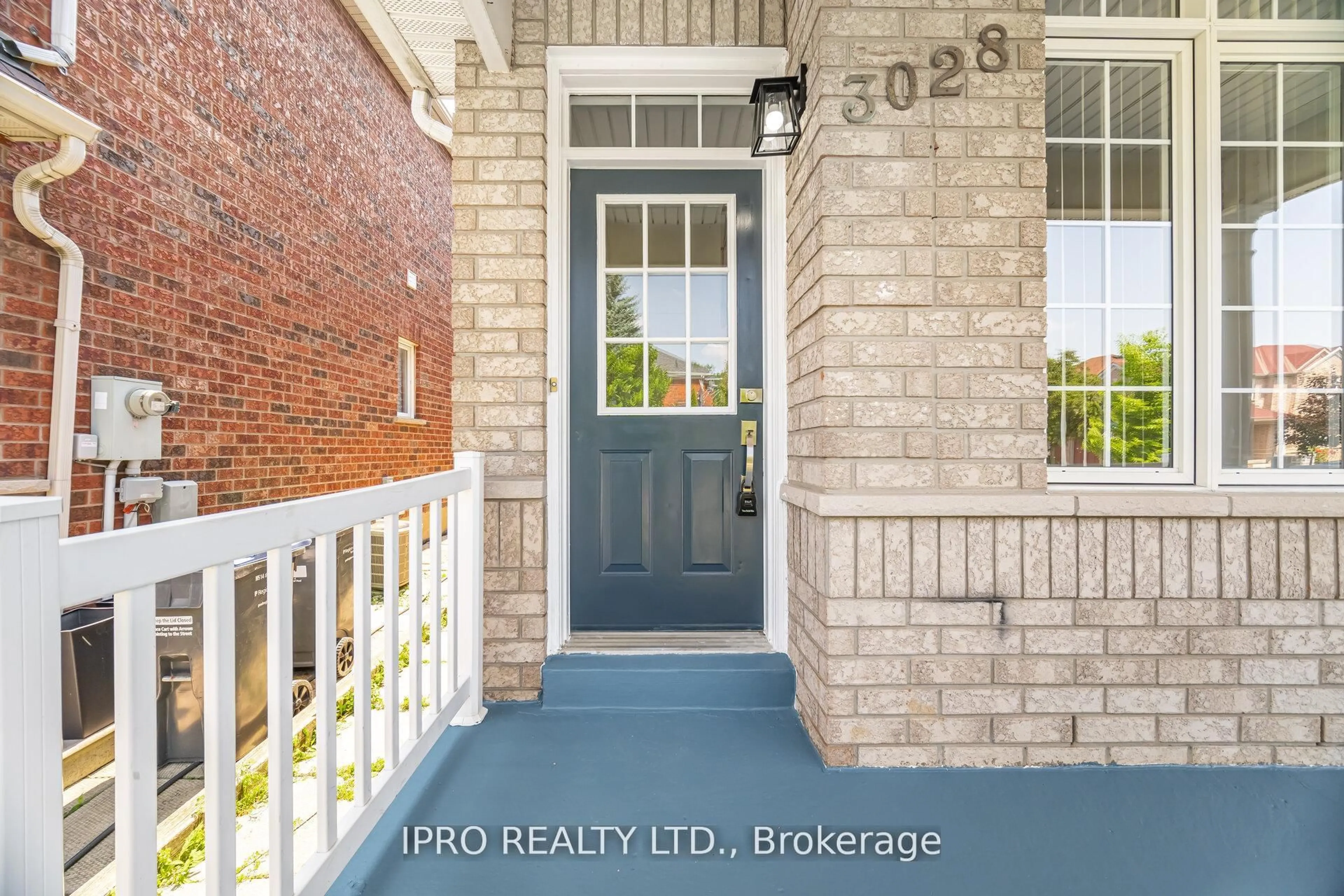 Indoor entryway for 3028 Workman Dr, Mississauga Ontario L5M 6J9