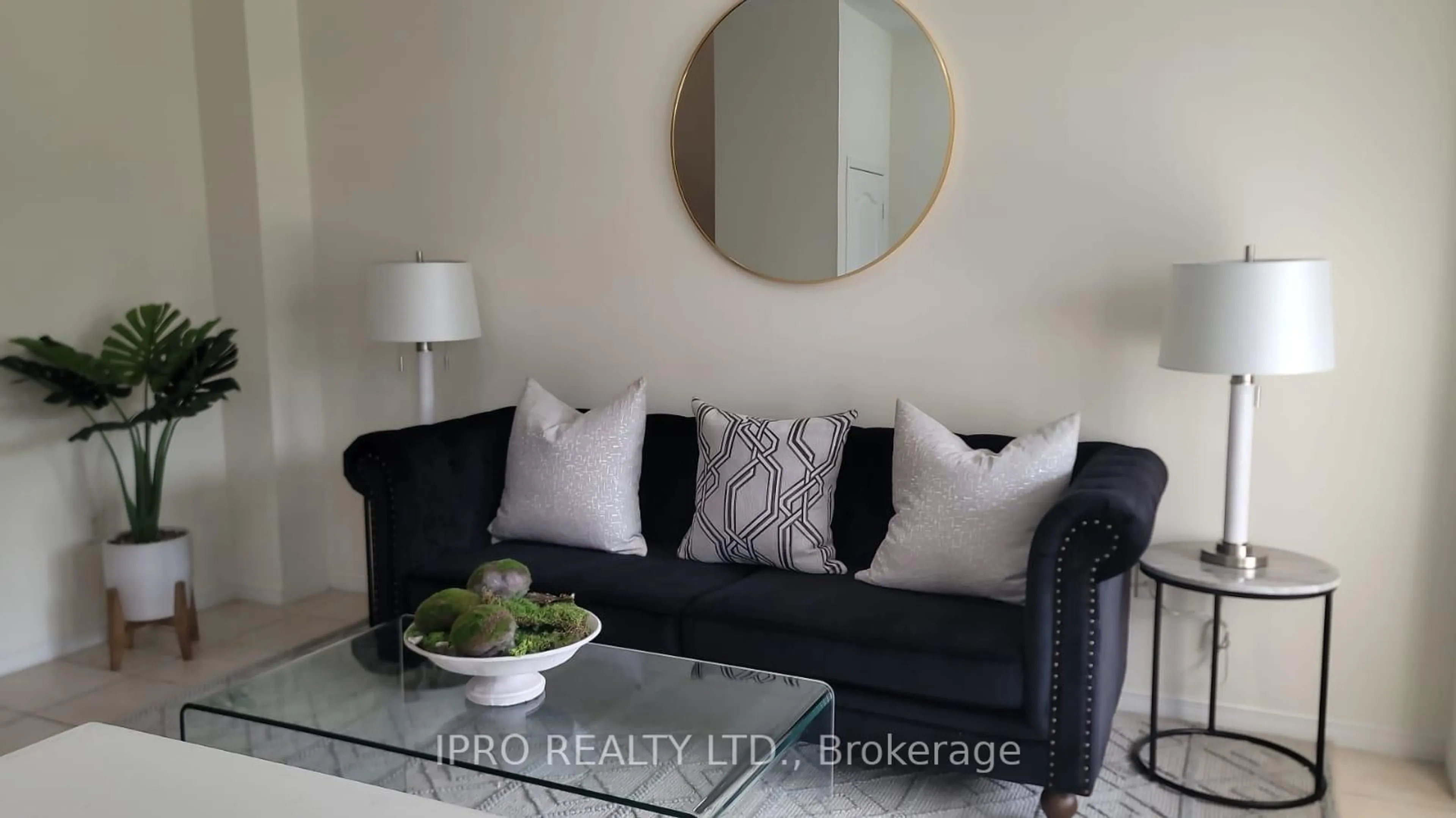 Living room with furniture, wood/laminate floor for 3028 Workman Dr, Mississauga Ontario L5M 6J9