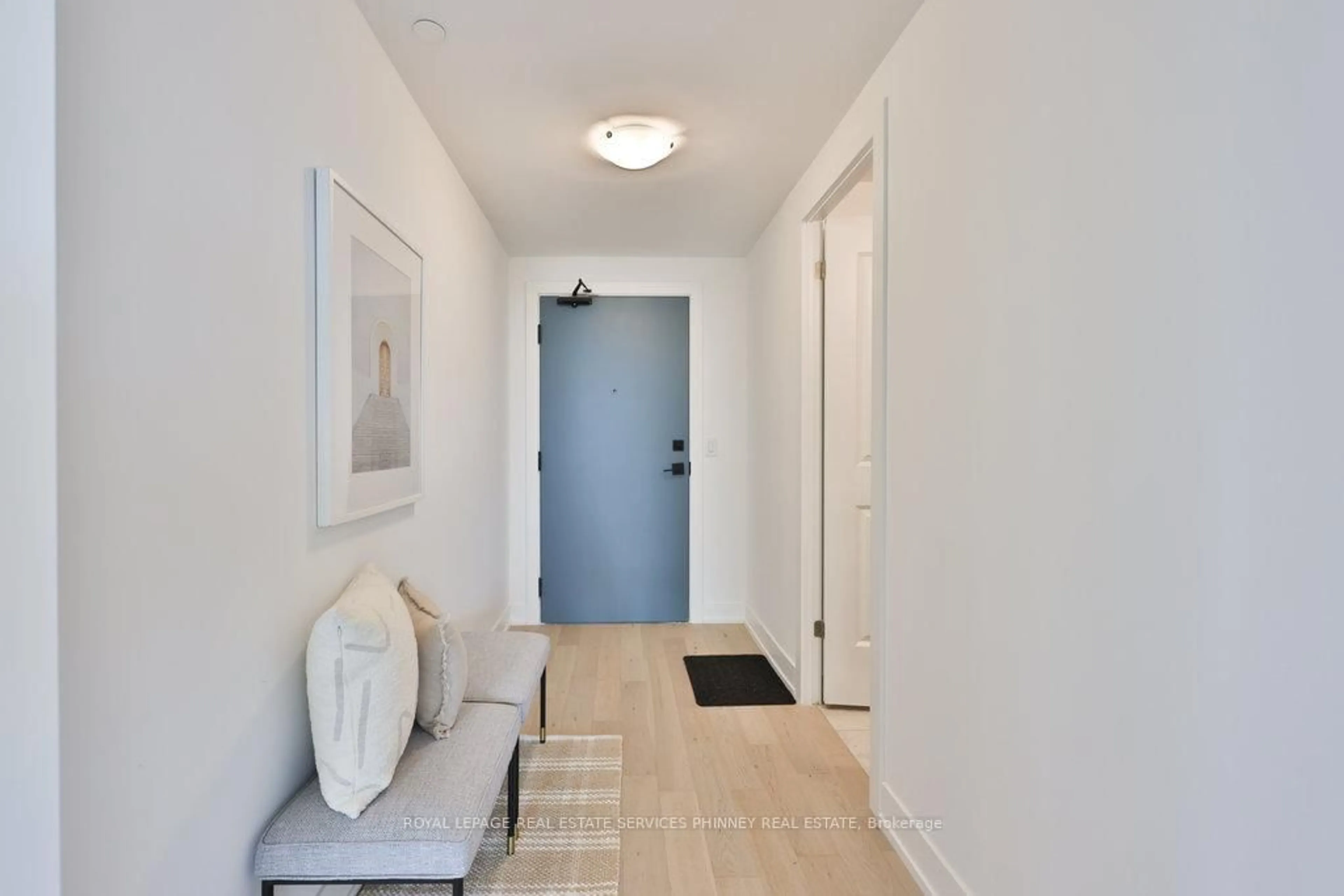 Indoor entryway for 1063 Douglas Mccurdy Common #1207, Mississauga Ontario L5G 0C5