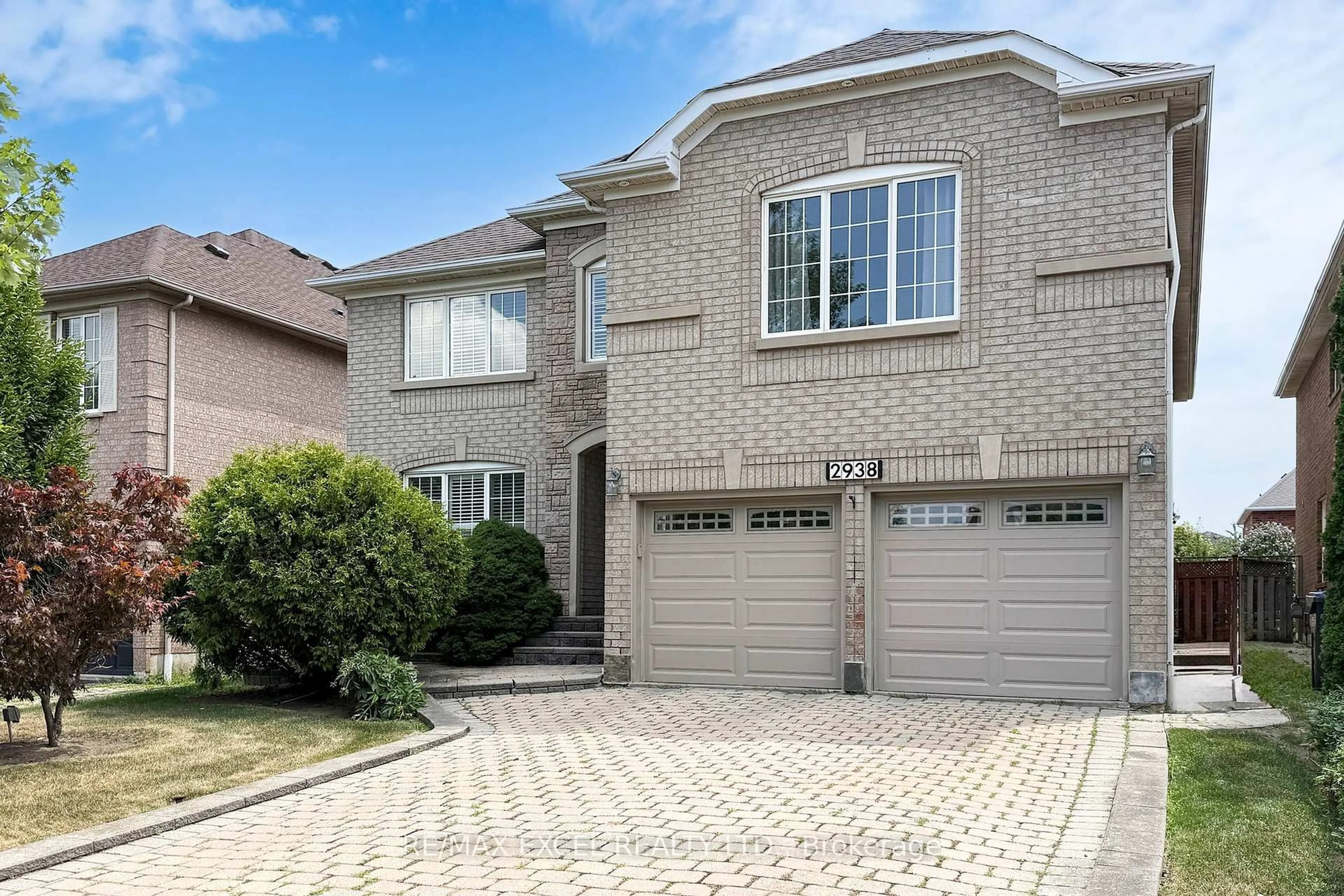 Home with brick exterior material, street for 2938 Wisteria Crt, Mississauga Ontario L5M 5V5