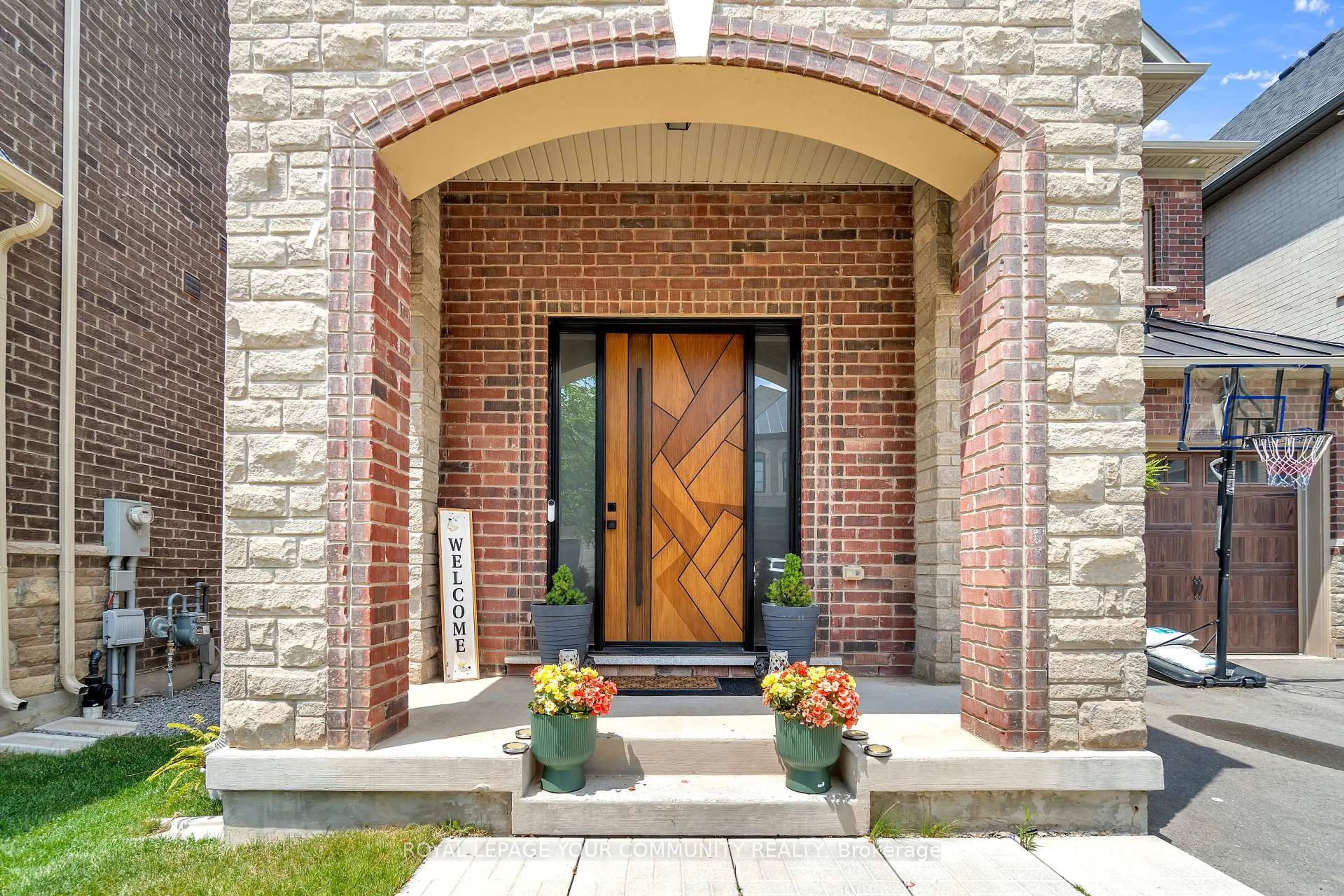 Home with brick exterior material, street for 41 Marvin Ave, Oakville Ontario L6H 0Z6