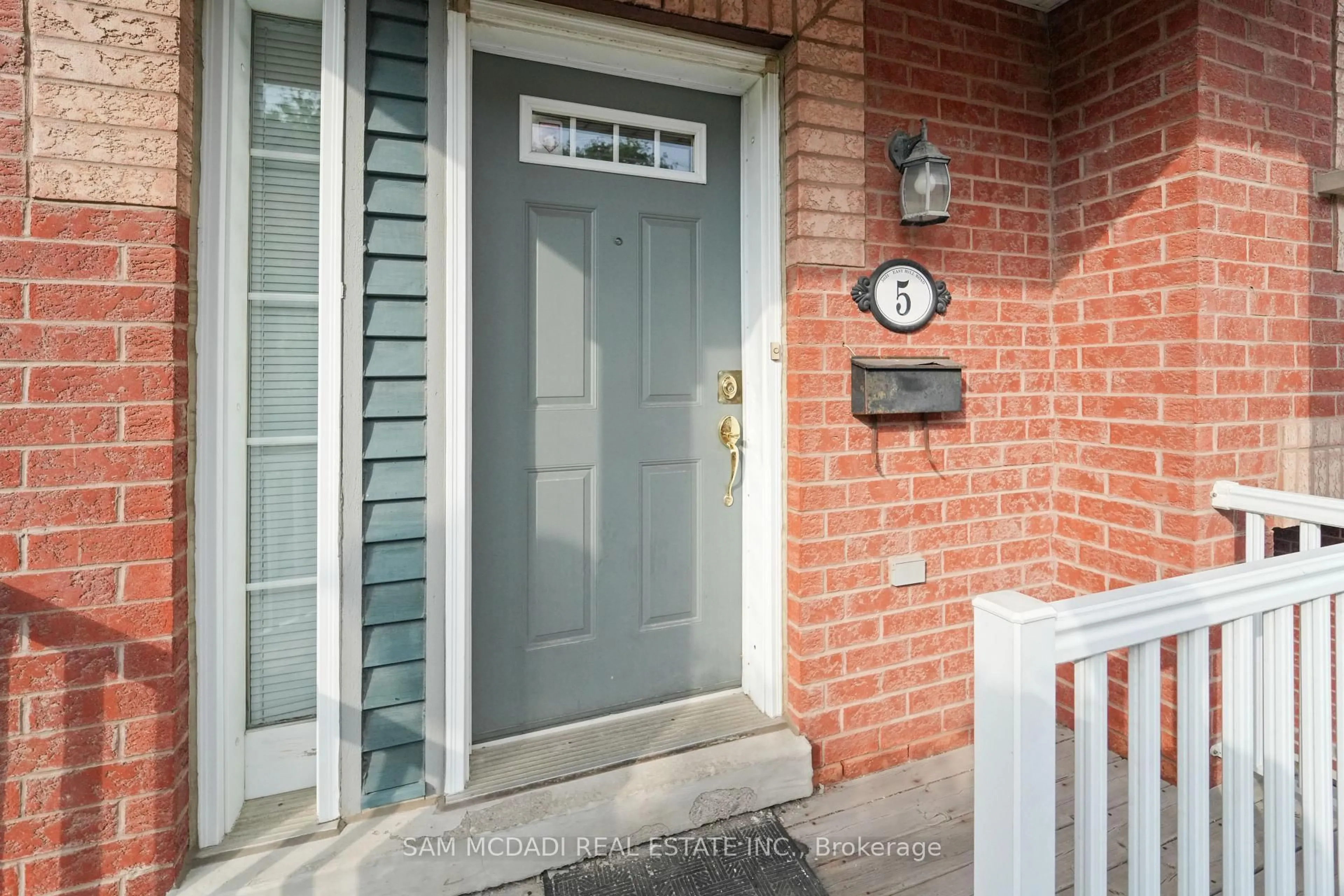 Indoor entryway for 5031 East Mill Rd #5, Mississauga Ontario L5V 2M5