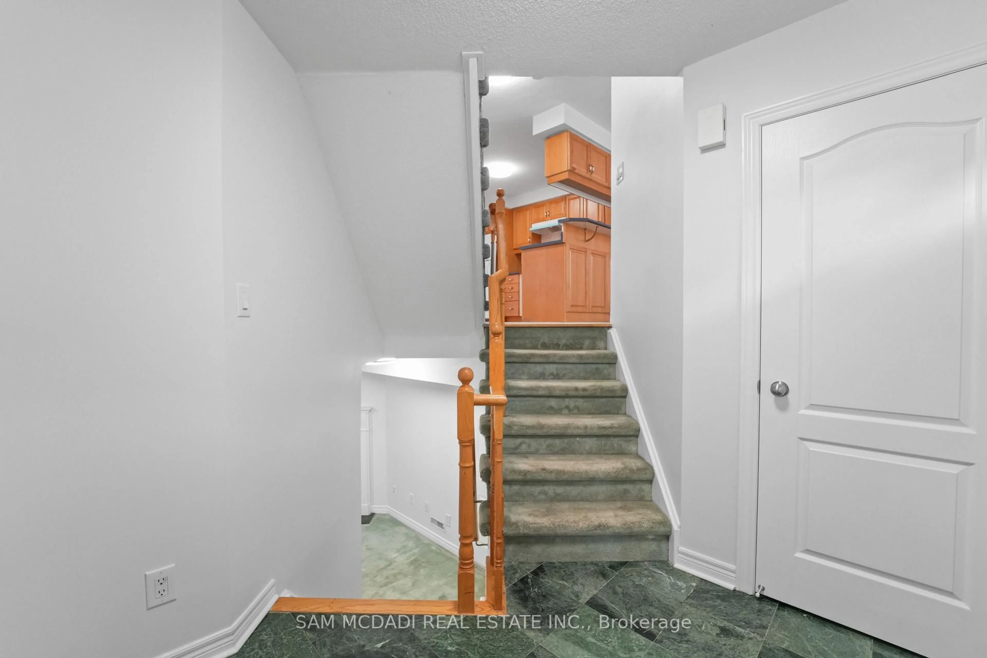 Unknown for 5031 East Mill Rd #5, Mississauga Ontario L5V 2M5