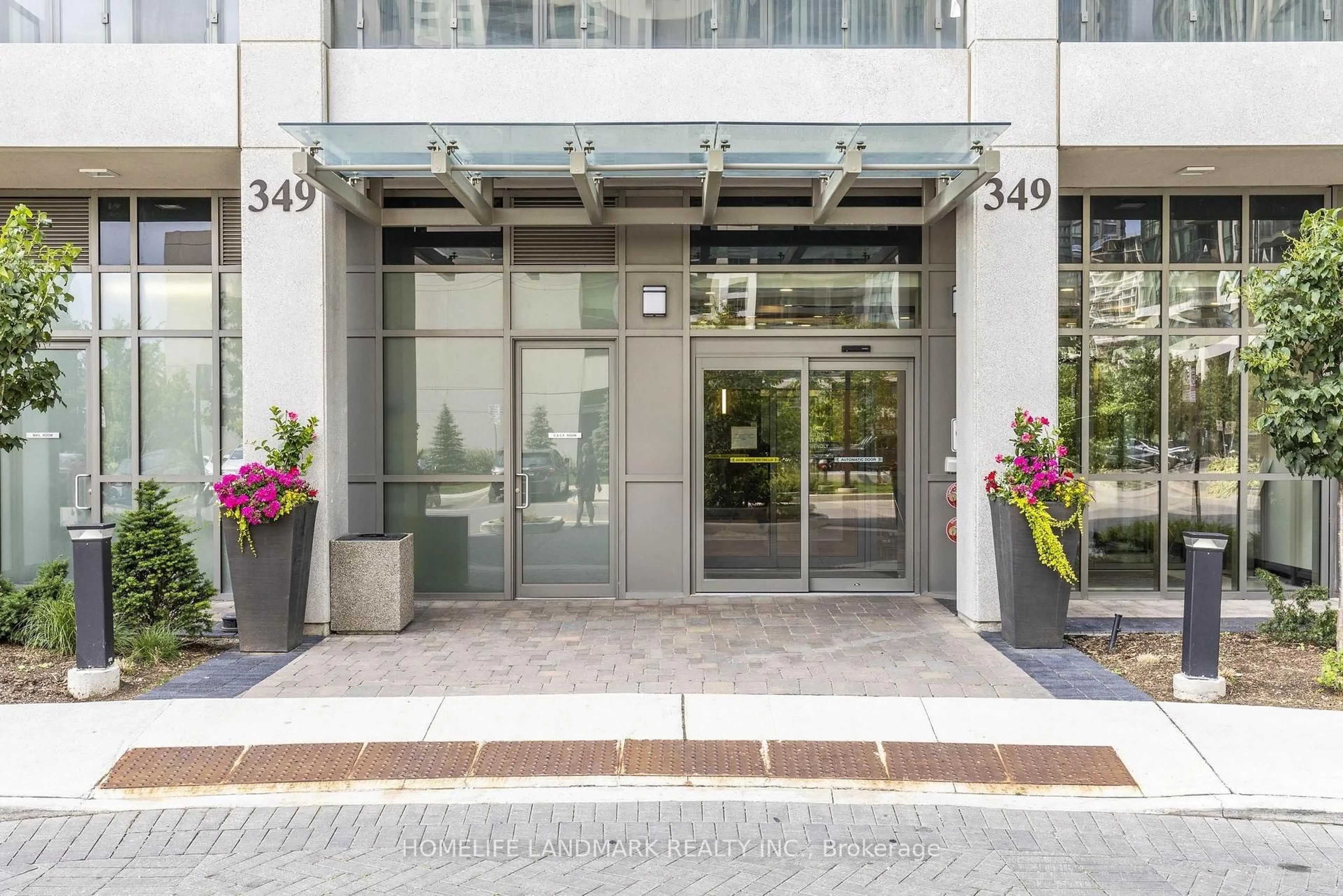 Indoor foyer for 349 Rathburn Rd #210, Mississauga Ontario L5B 0C8