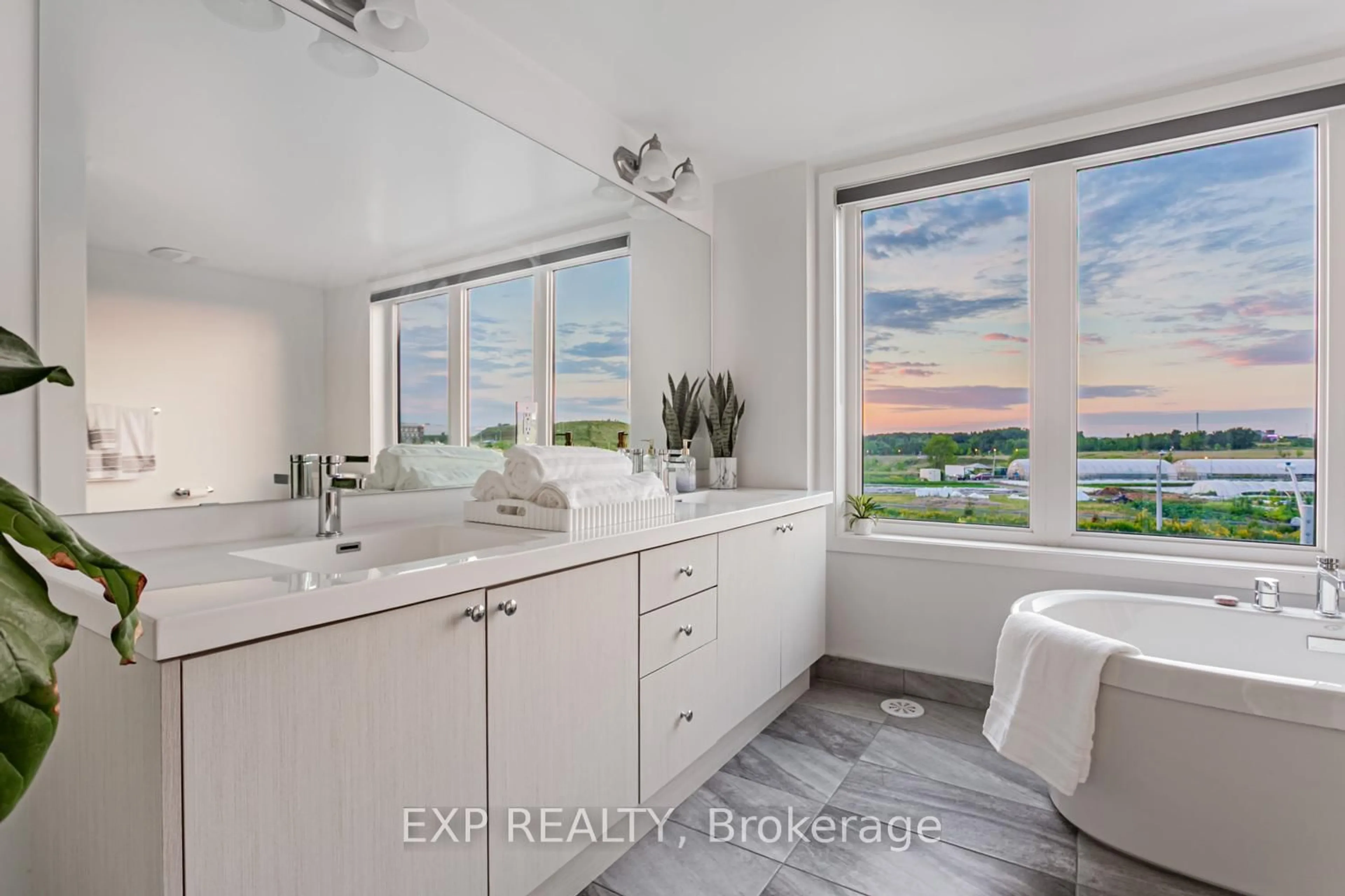 Contemporary bathroom, ceramic/tile floor for 161 DOWNSVIEW PARK Blvd, Toronto Ontario M3K 0C8