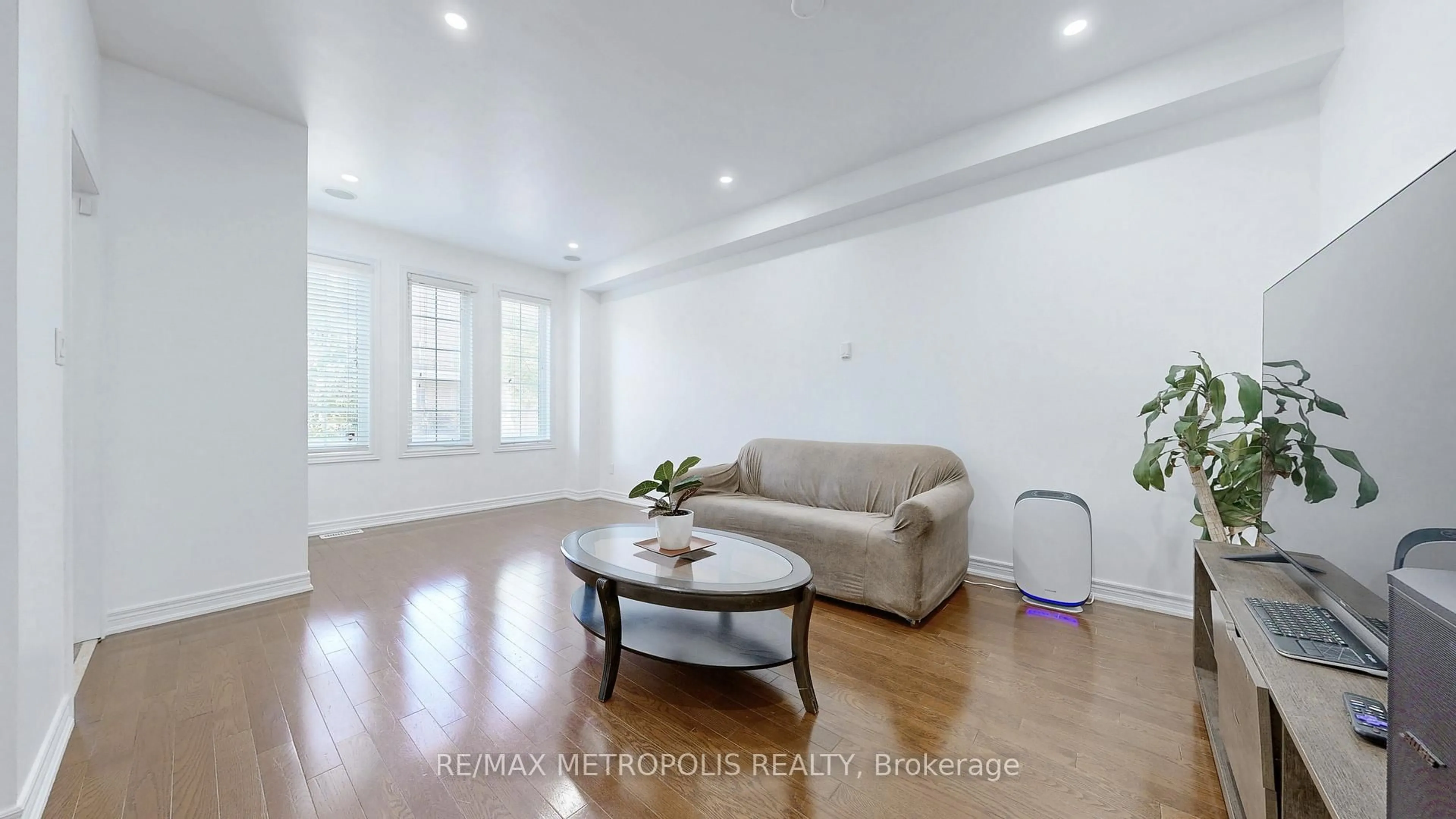 Living room with furniture, unknown for 301 Cook Rd, Toronto Ontario M3J 3T2