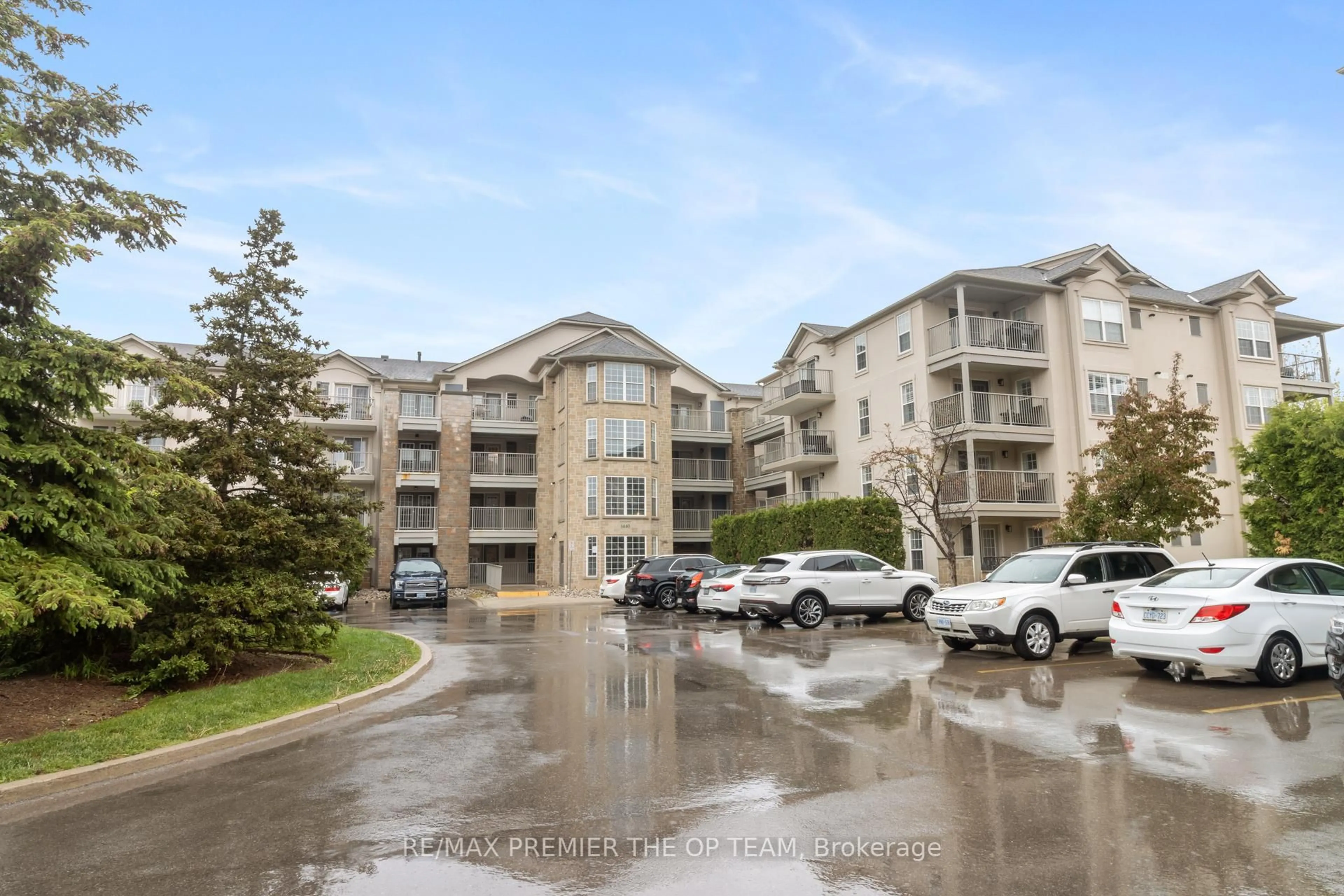 A pic from outside/outdoor area/front of a property/back of a property/a pic from drone, unknown for 1440 Bishops Gate #404, Oakville Ontario L6M 4M9