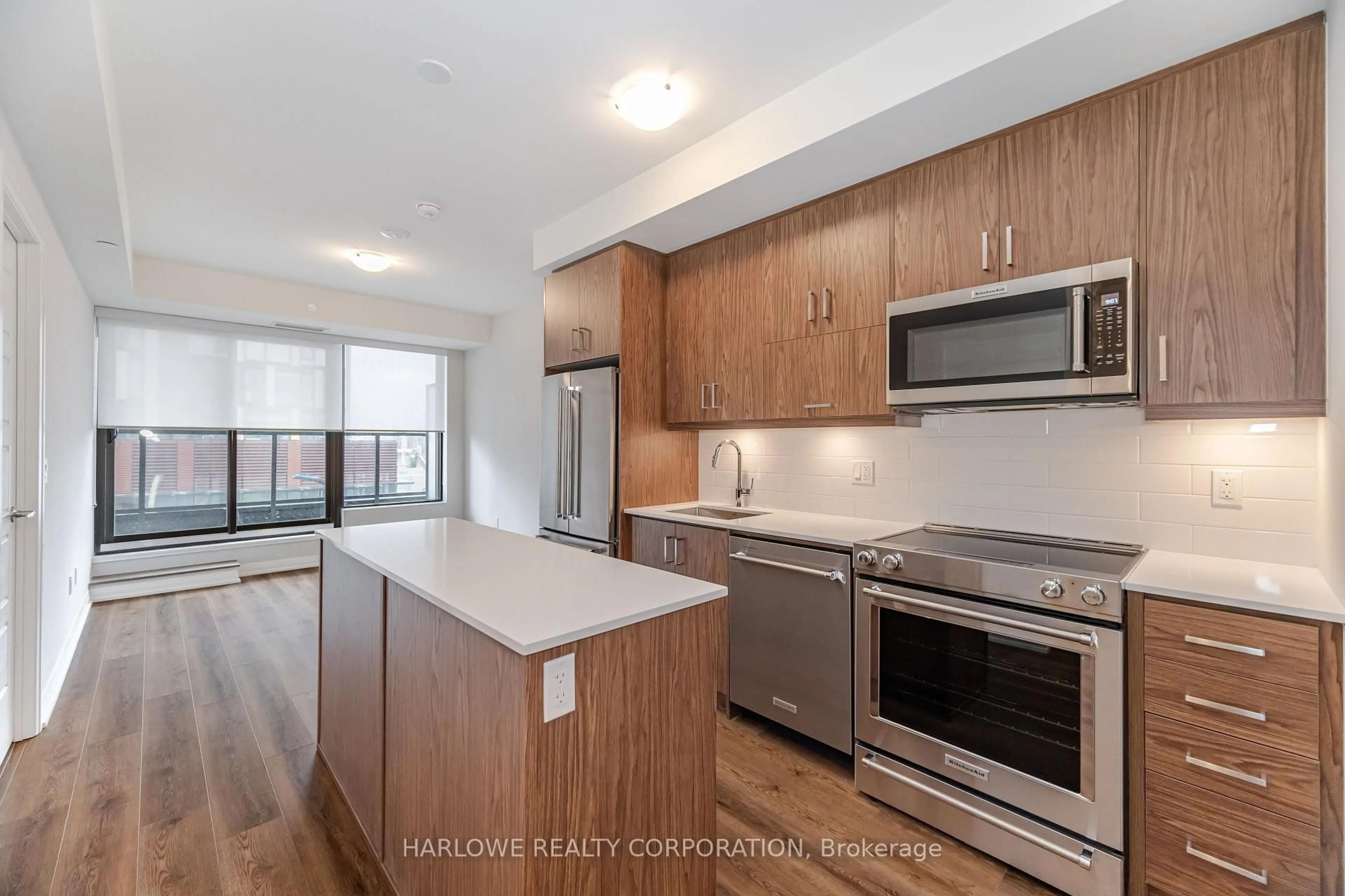 Standard kitchen, unknown for 3006 William Cutmore Blvd #204, Oakville Ontario L6H 8A4