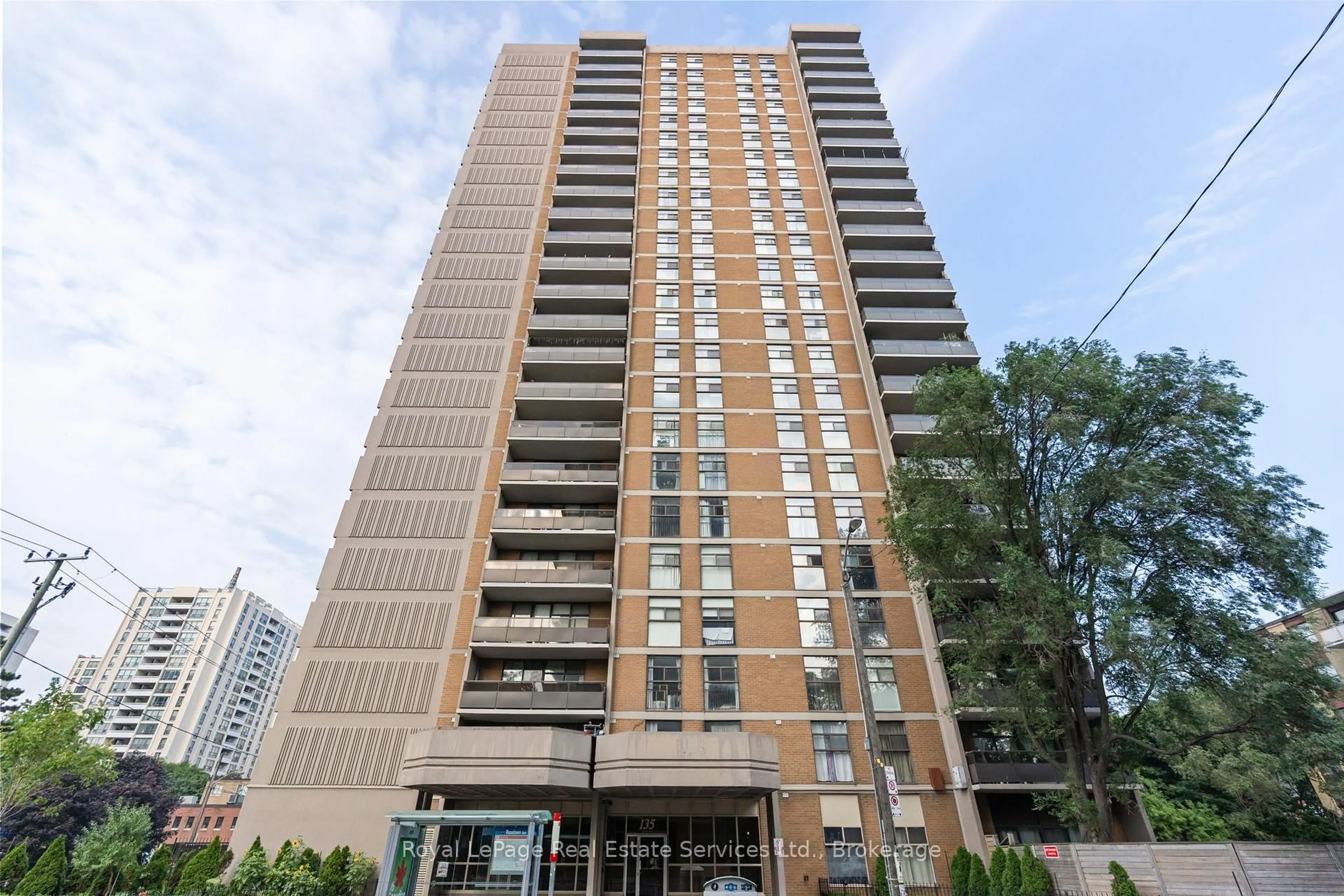 Indoor foyer for 135 Marlee Ave #1202, Toronto Ontario M6B 4C6