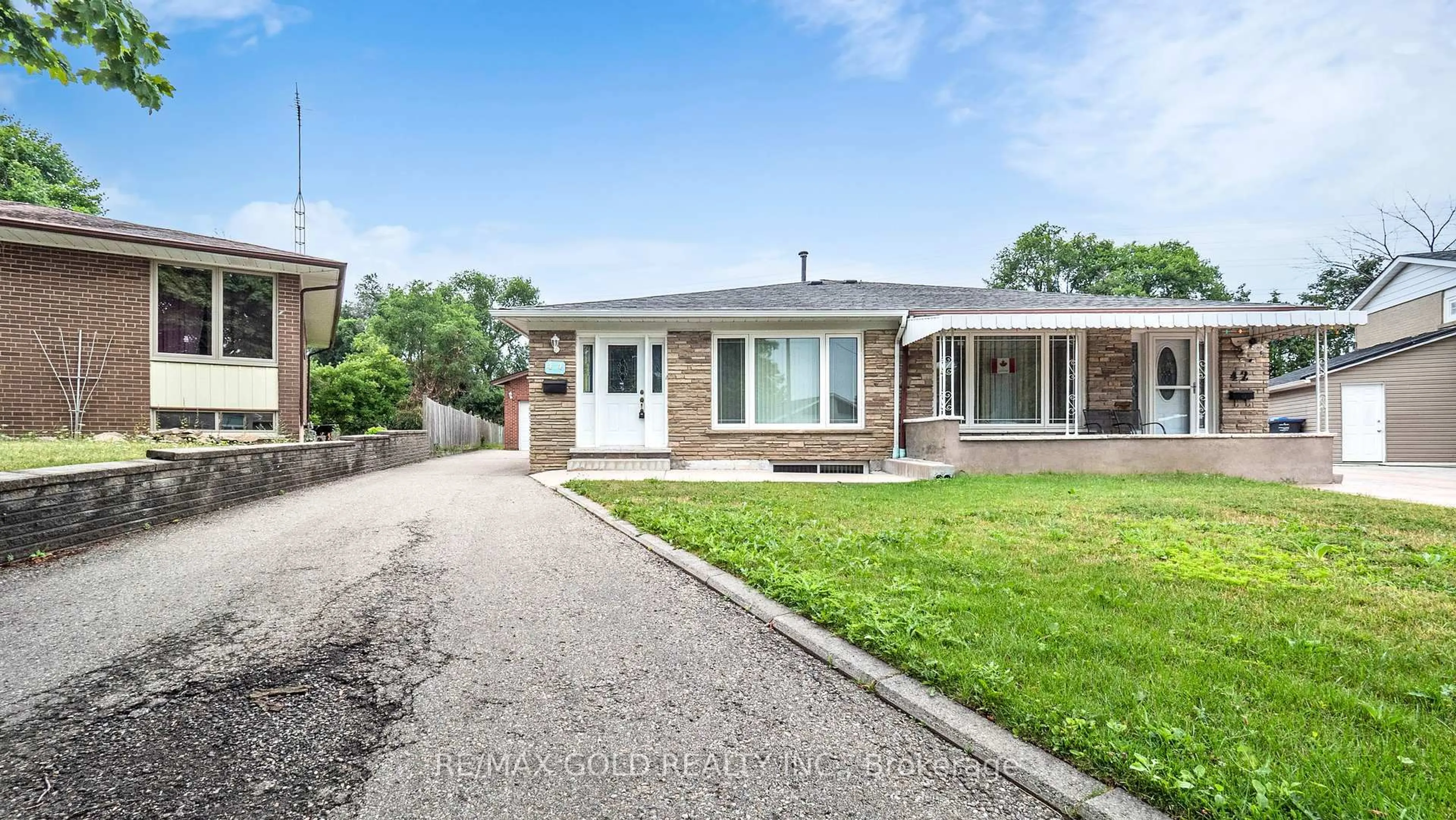 Home with brick exterior material, street for 44 Chatsworth Dr, Brampton Ontario L6X 2L9