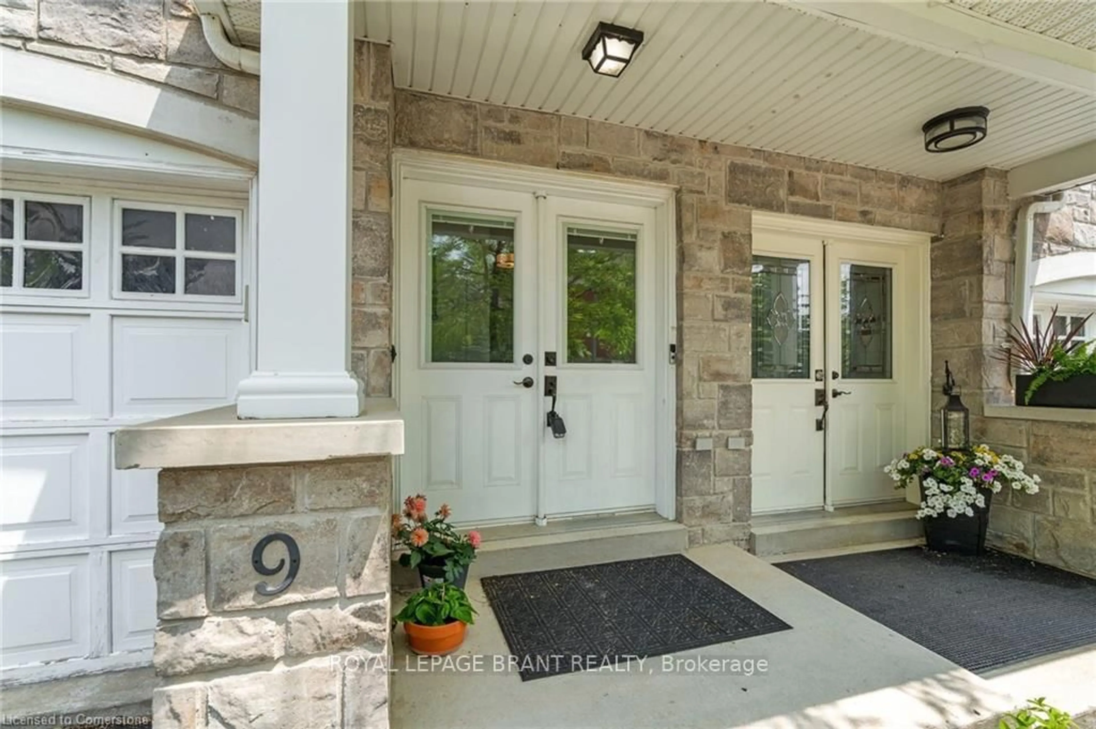Indoor entryway for 6995 Glory Crt #9, Mississauga Ontario L5N 7E2
