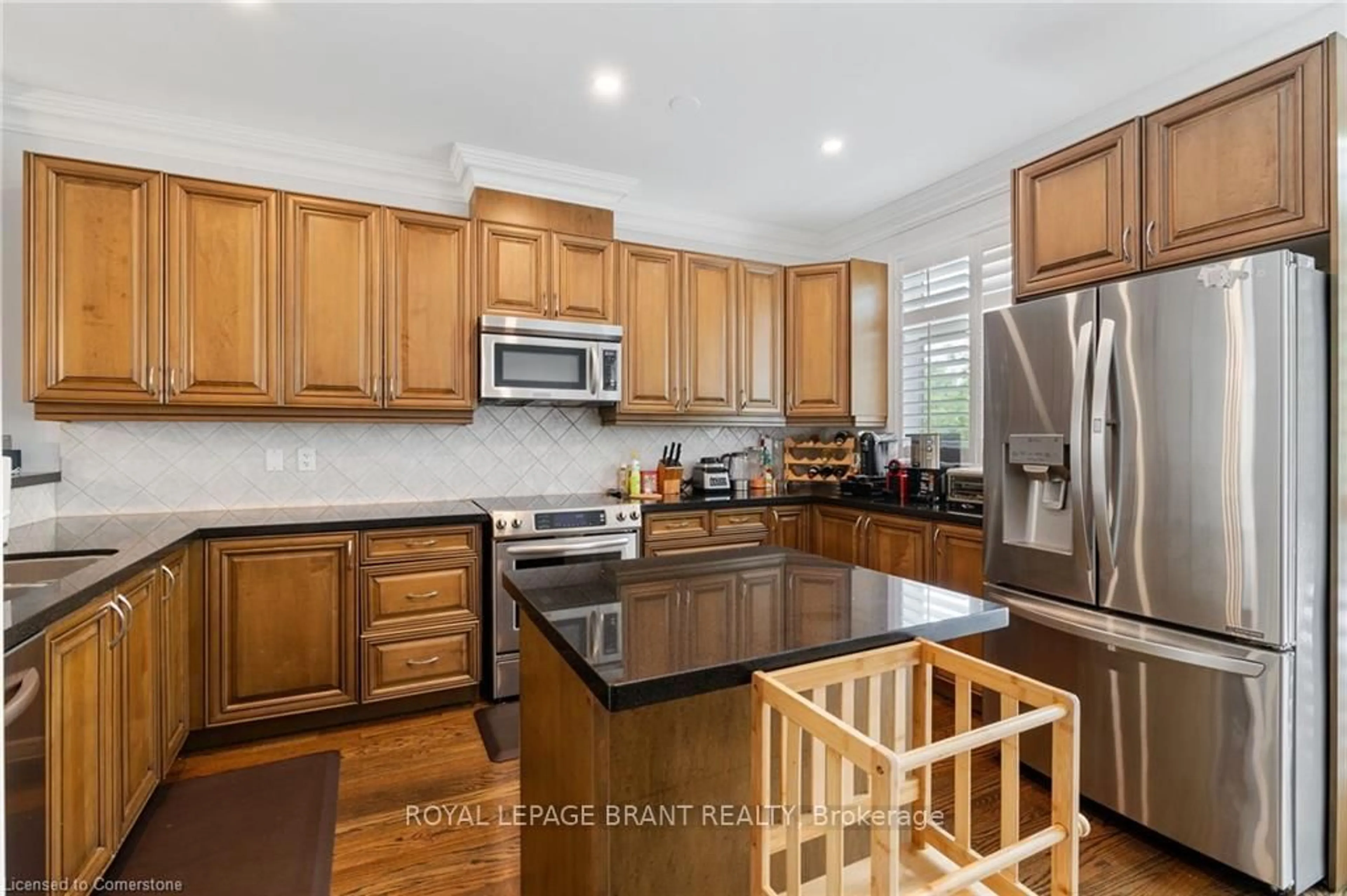 Open concept kitchen, ceramic/tile floor for 6995 Glory Crt #9, Mississauga Ontario L5N 7E2