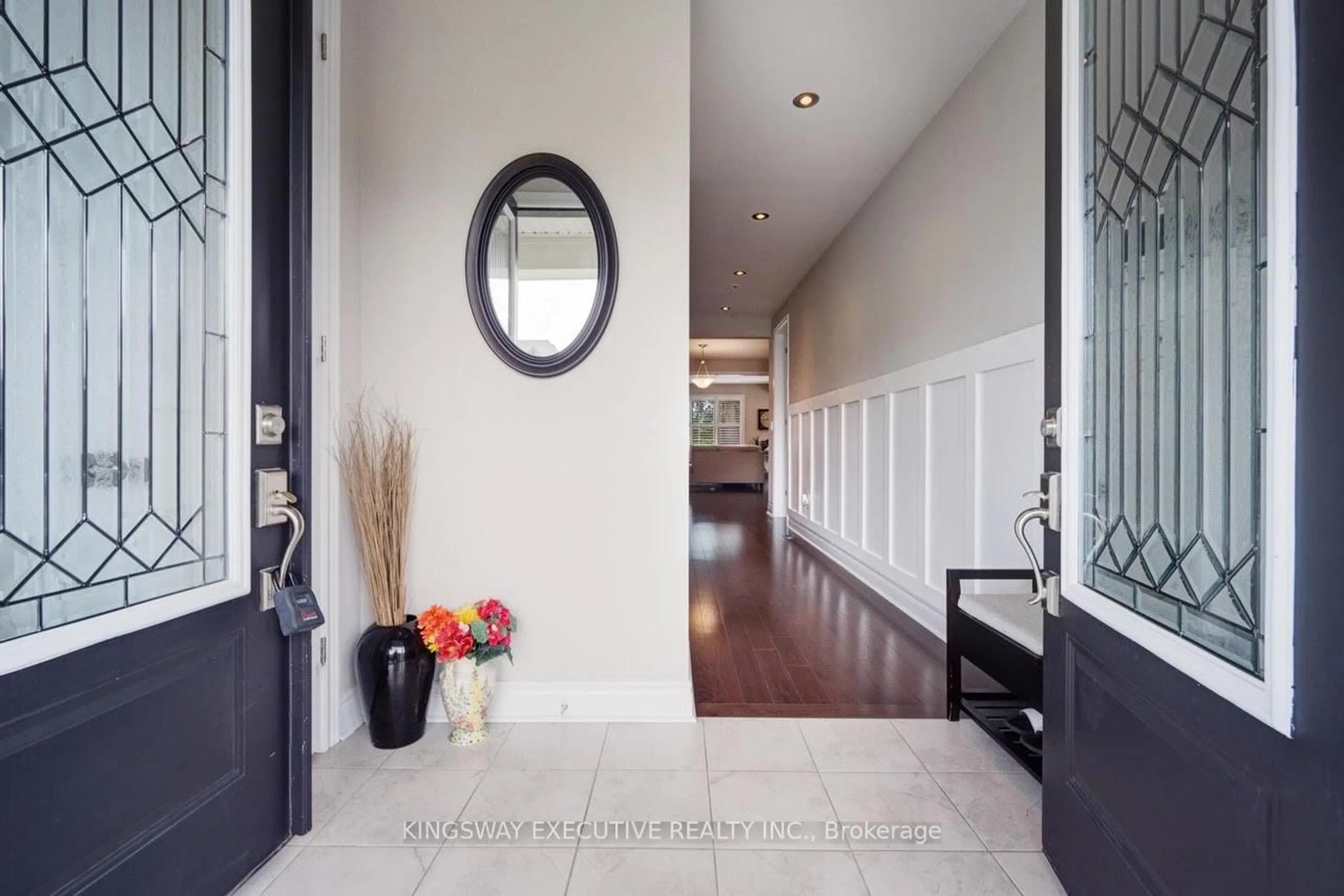 Indoor entryway for 33 ASH HILL Ave, Caledon Ontario L7C 4E8