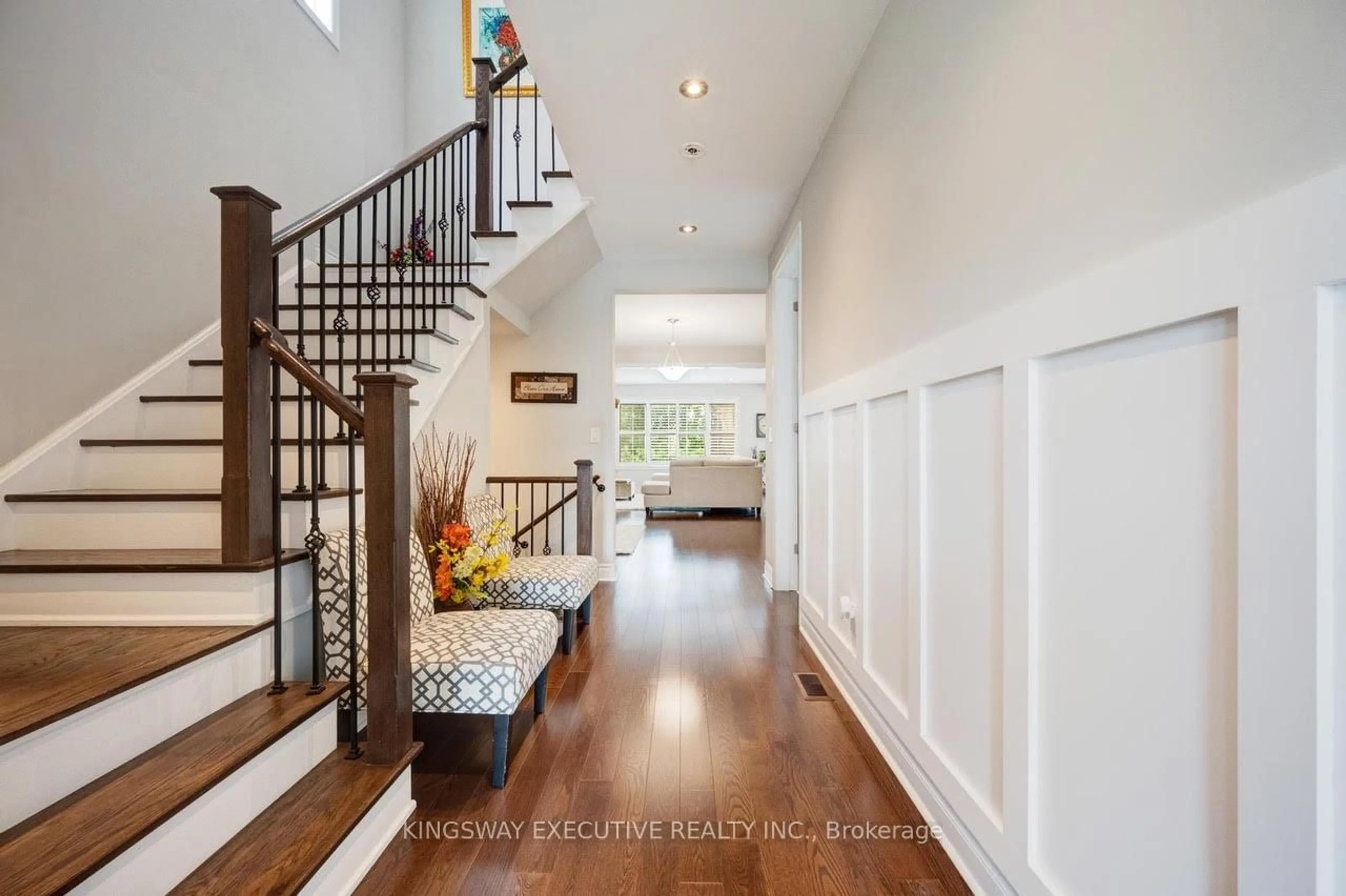 Indoor entryway for 33 ASH HILL Ave, Caledon Ontario L7C 4E8