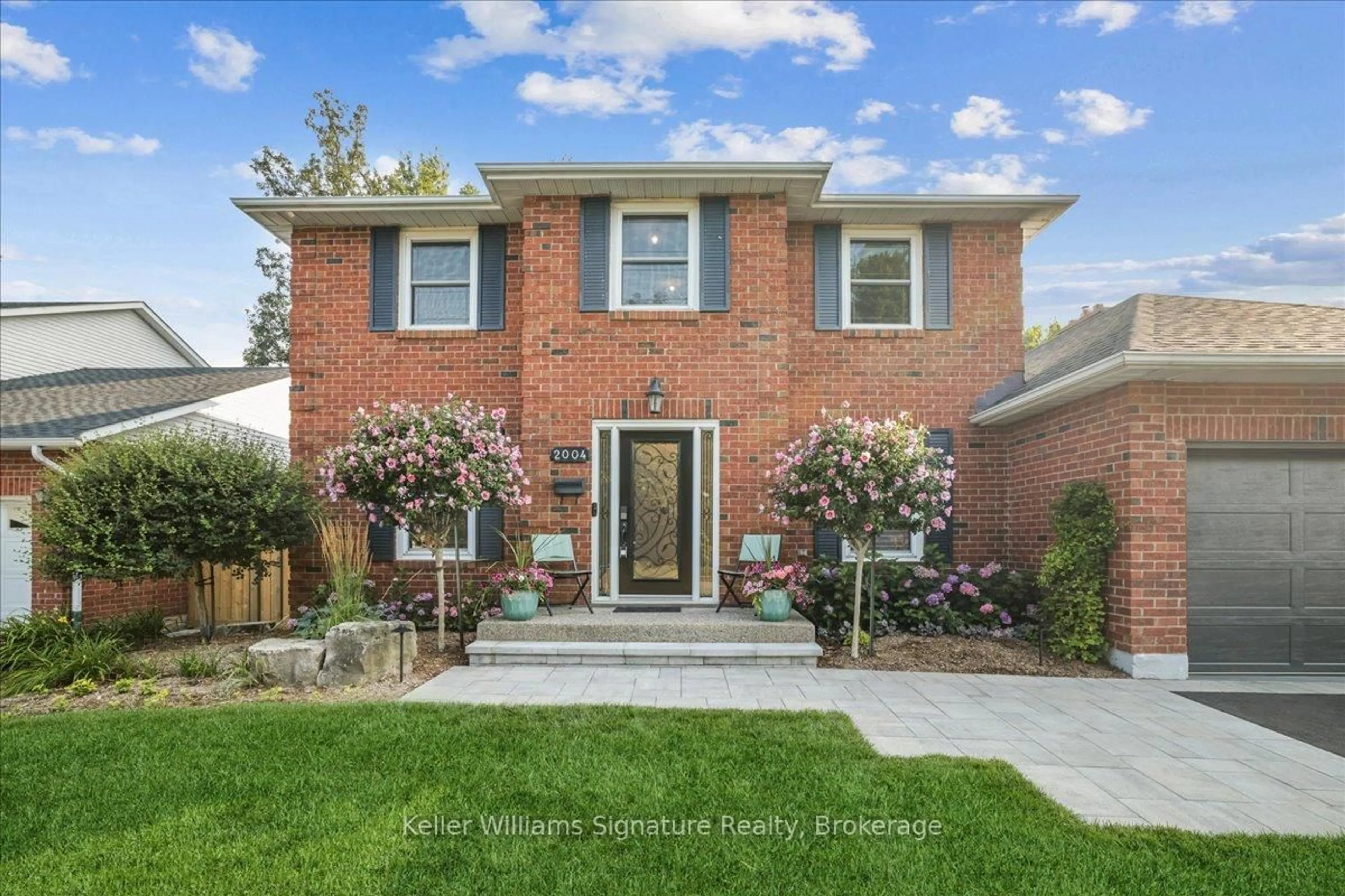 Home with brick exterior material, street for 2004 Windy Oaks Dr, Burlington Ontario L7M 2R3