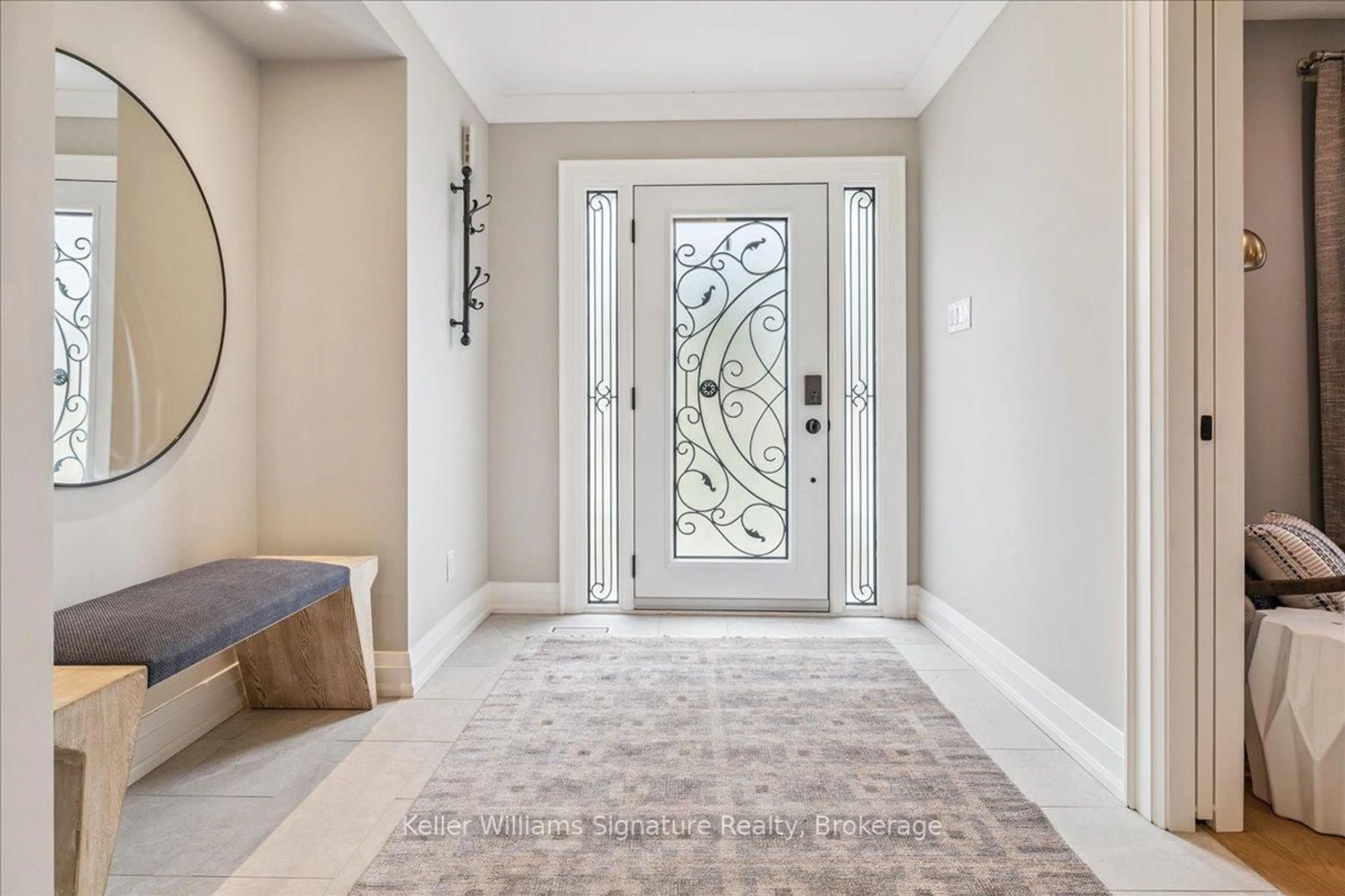 Indoor entryway for 2004 Windy Oaks Dr, Burlington Ontario L7M 2R3