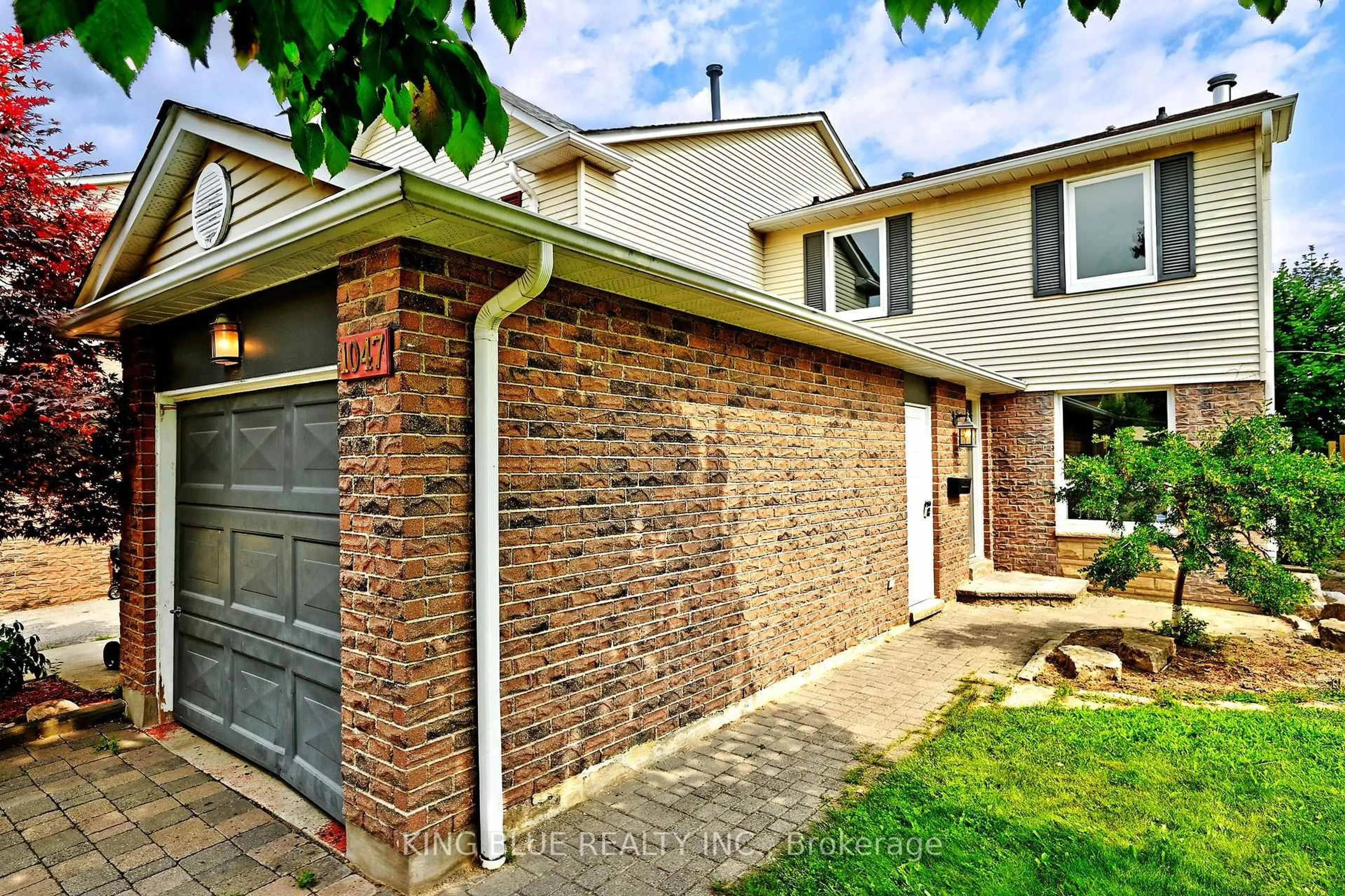 Home with brick exterior material, street for 1047 Raintree Lane, Mississauga Ontario L5H 4A1
