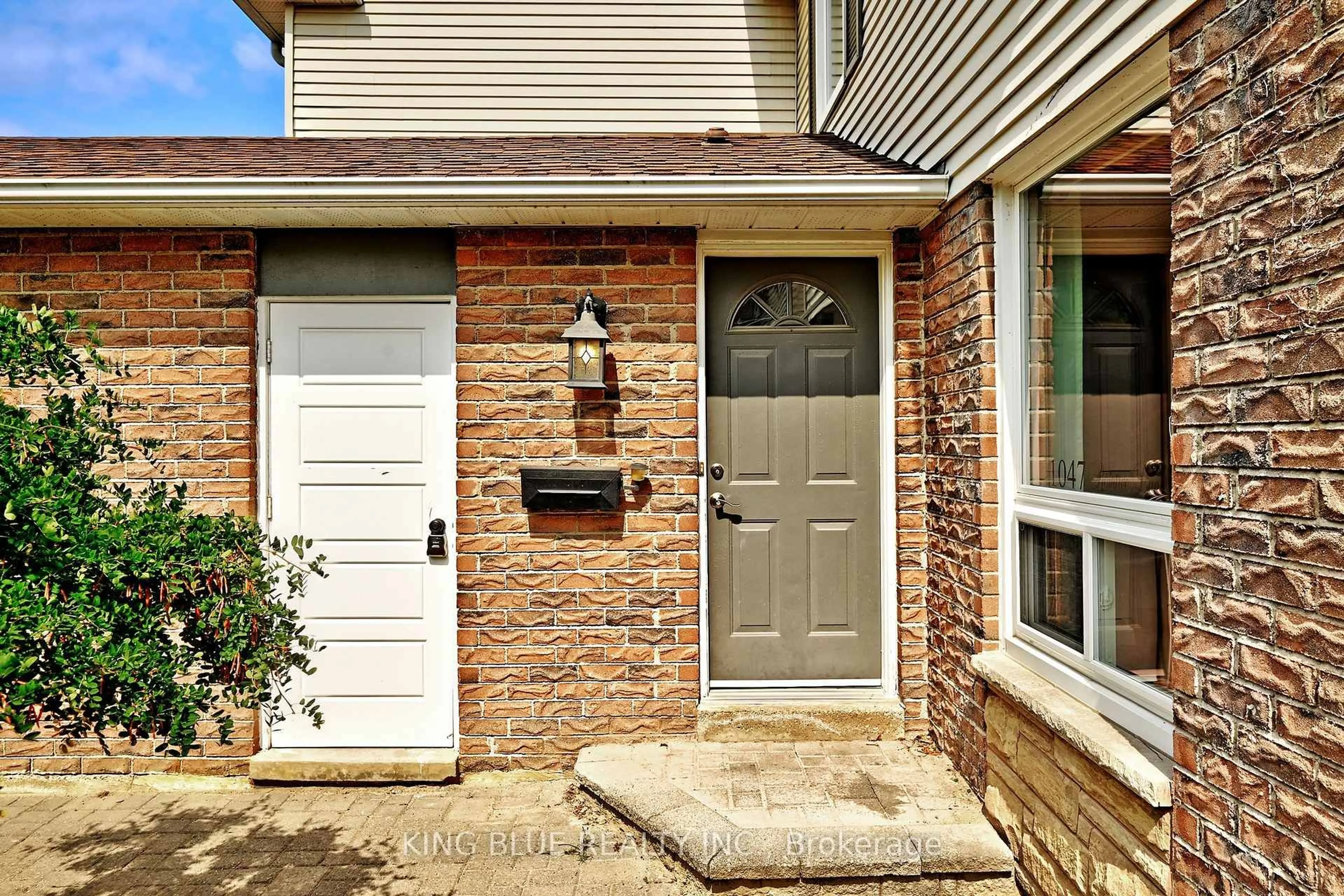 Unknown for 1047 Raintree Lane, Mississauga Ontario L5H 4A1