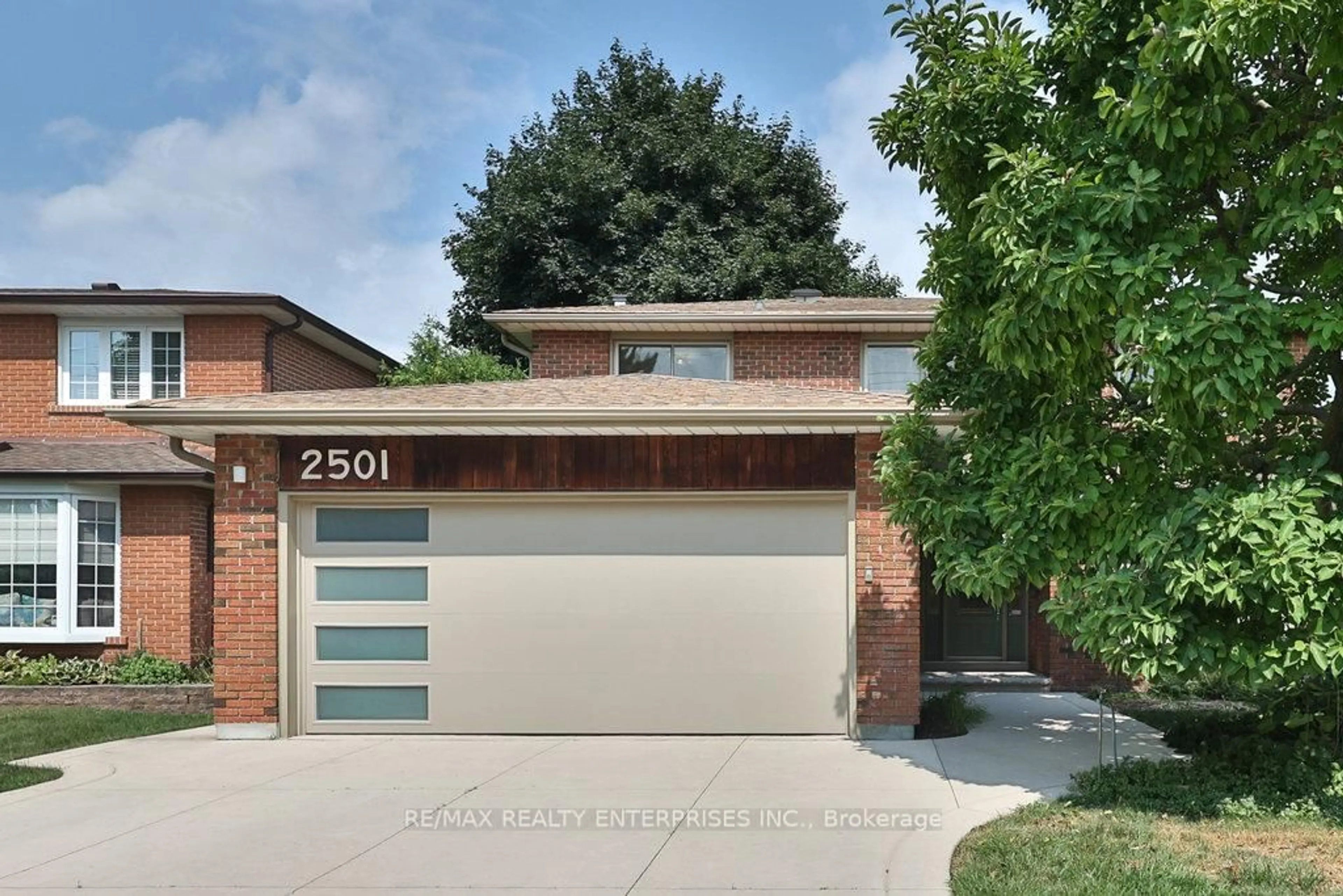 Home with brick exterior material, street for 2501 Benedet Dr, Mississauga Ontario L5J 4H5