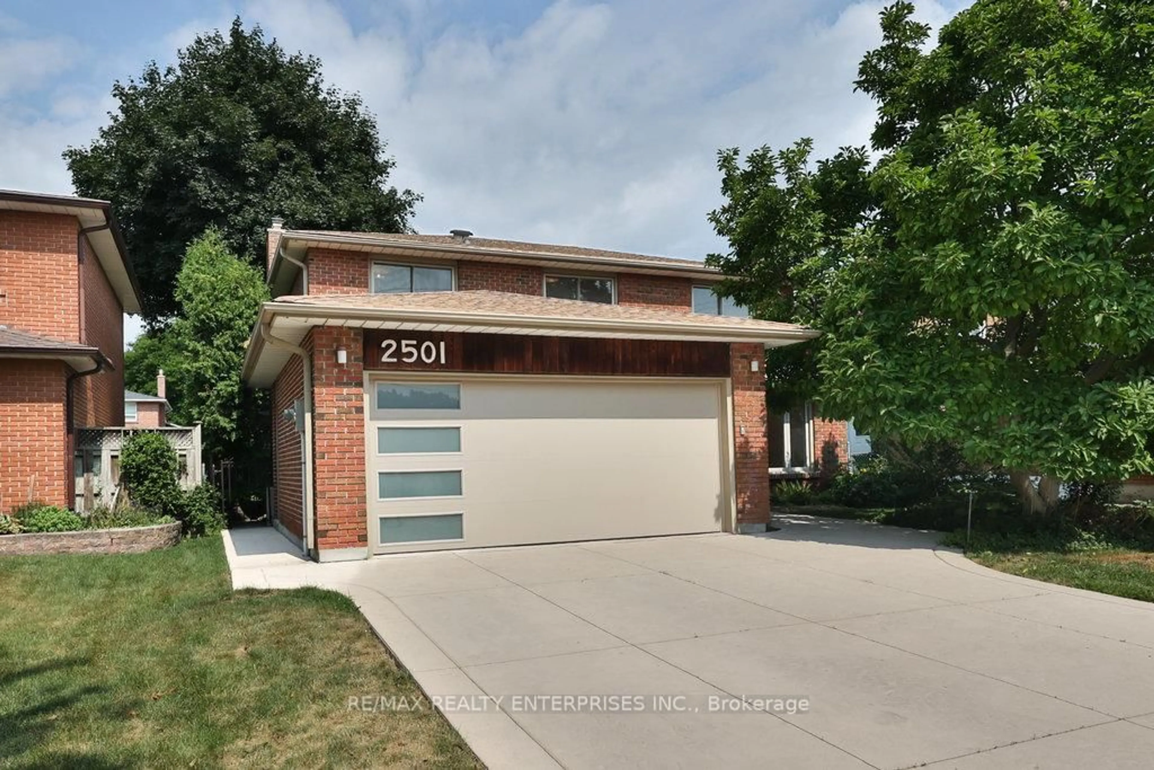 Home with brick exterior material, street for 2501 Benedet Dr, Mississauga Ontario L5J 4H5