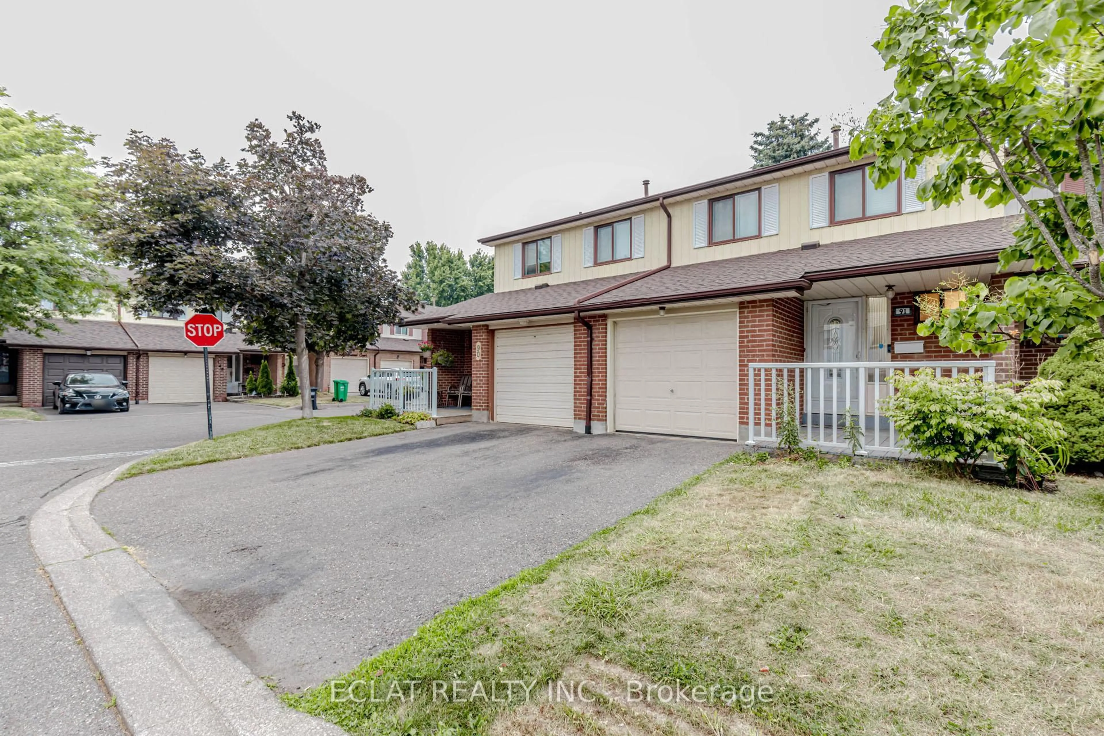 A pic from outside/outdoor area/front of a property/back of a property/a pic from drone, street for 91 Baronwood Crt #91, Brampton Ontario L6V 3H7