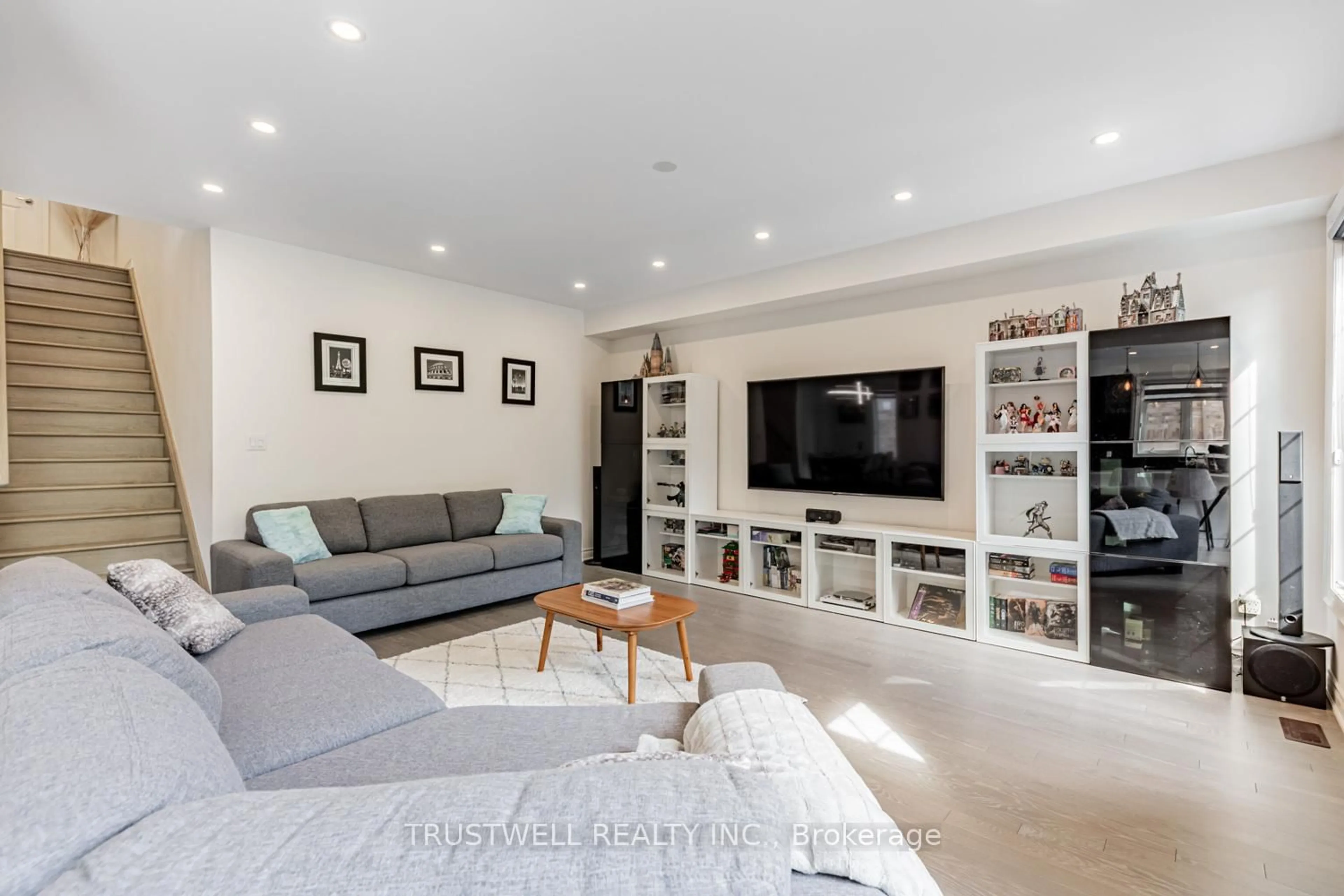 Living room with furniture, unknown for 12 Vineyard Dr, Brampton Ontario L6Y 2A5