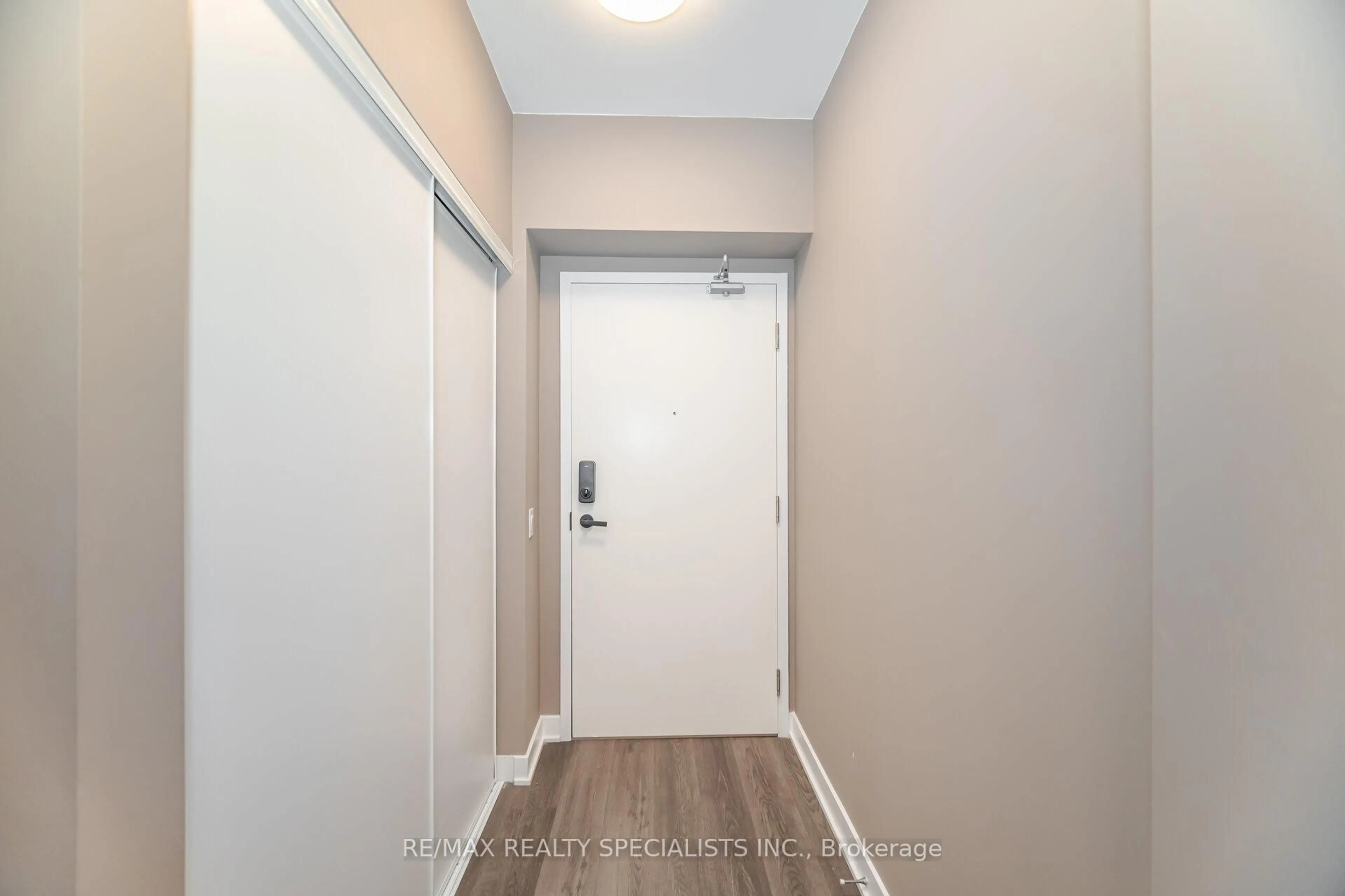 Indoor entryway for 3900 Confederation Pkwy #701, Mississauga Ontario L5B 0M3